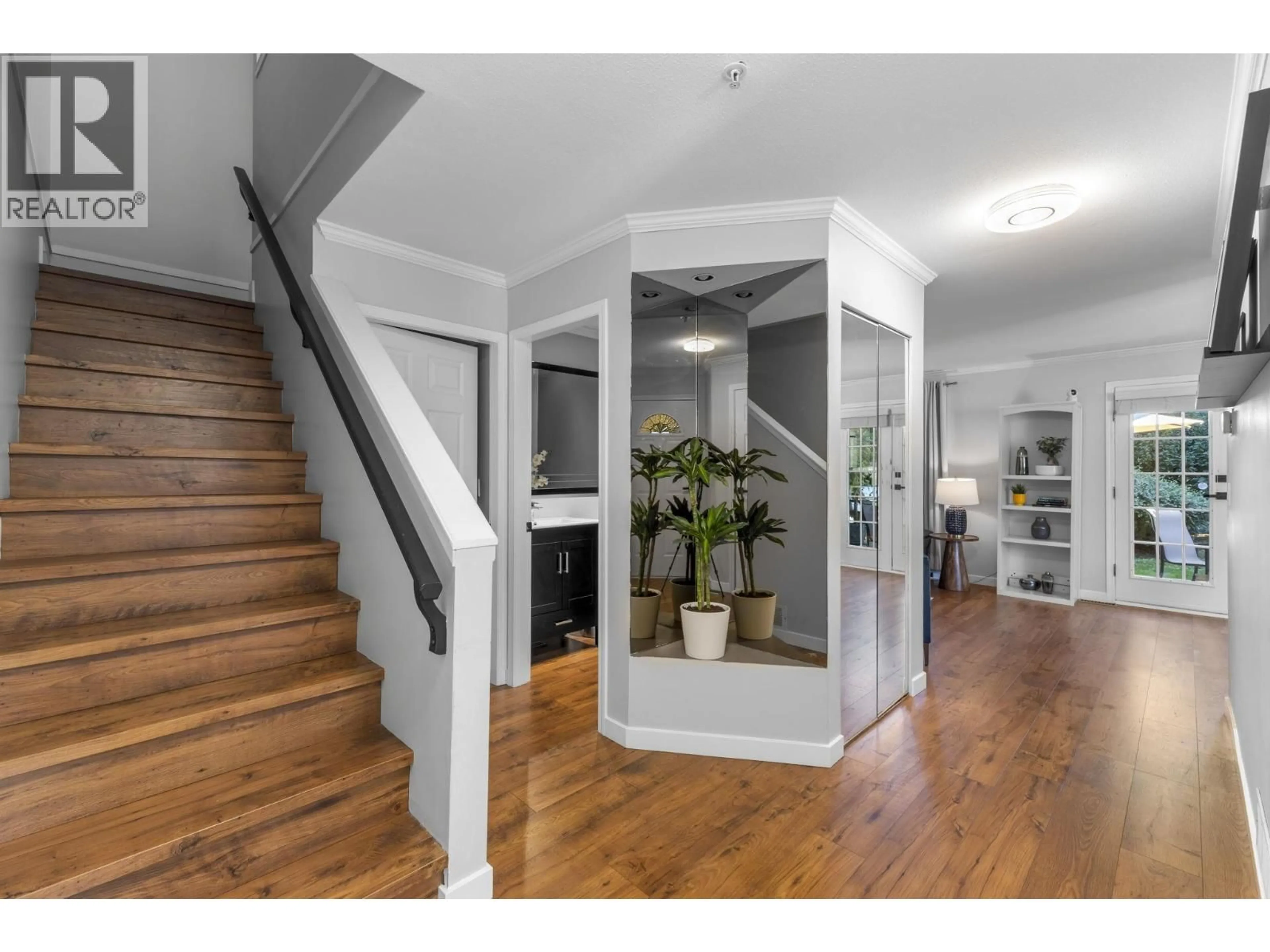 Indoor entryway for 52 - 12268 189A STREET, Pitt Meadows British Columbia V3Y2M7