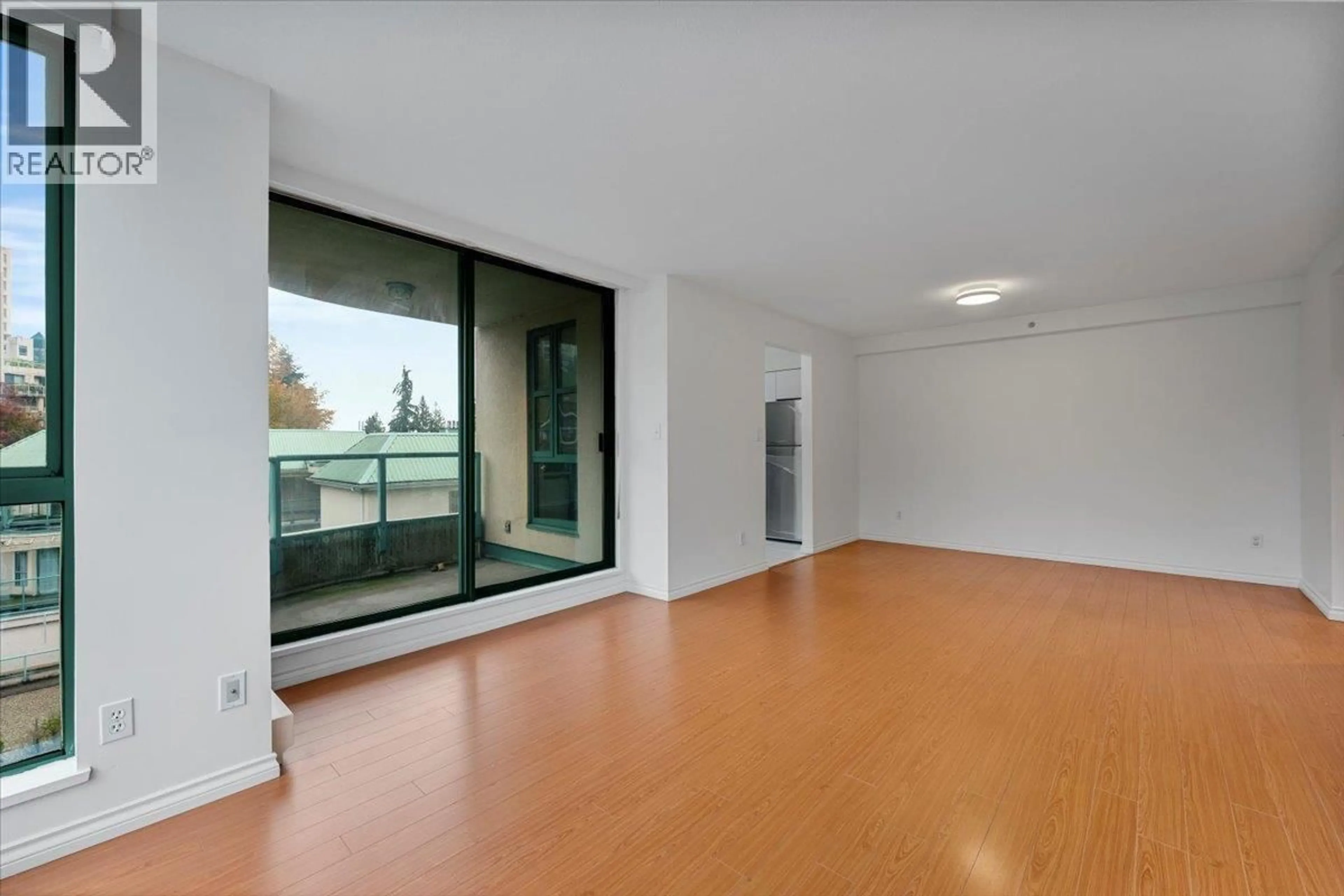 Indoor foyer for 506 - 3071 GLEN DRIVE, Coquitlam British Columbia V3B2P8