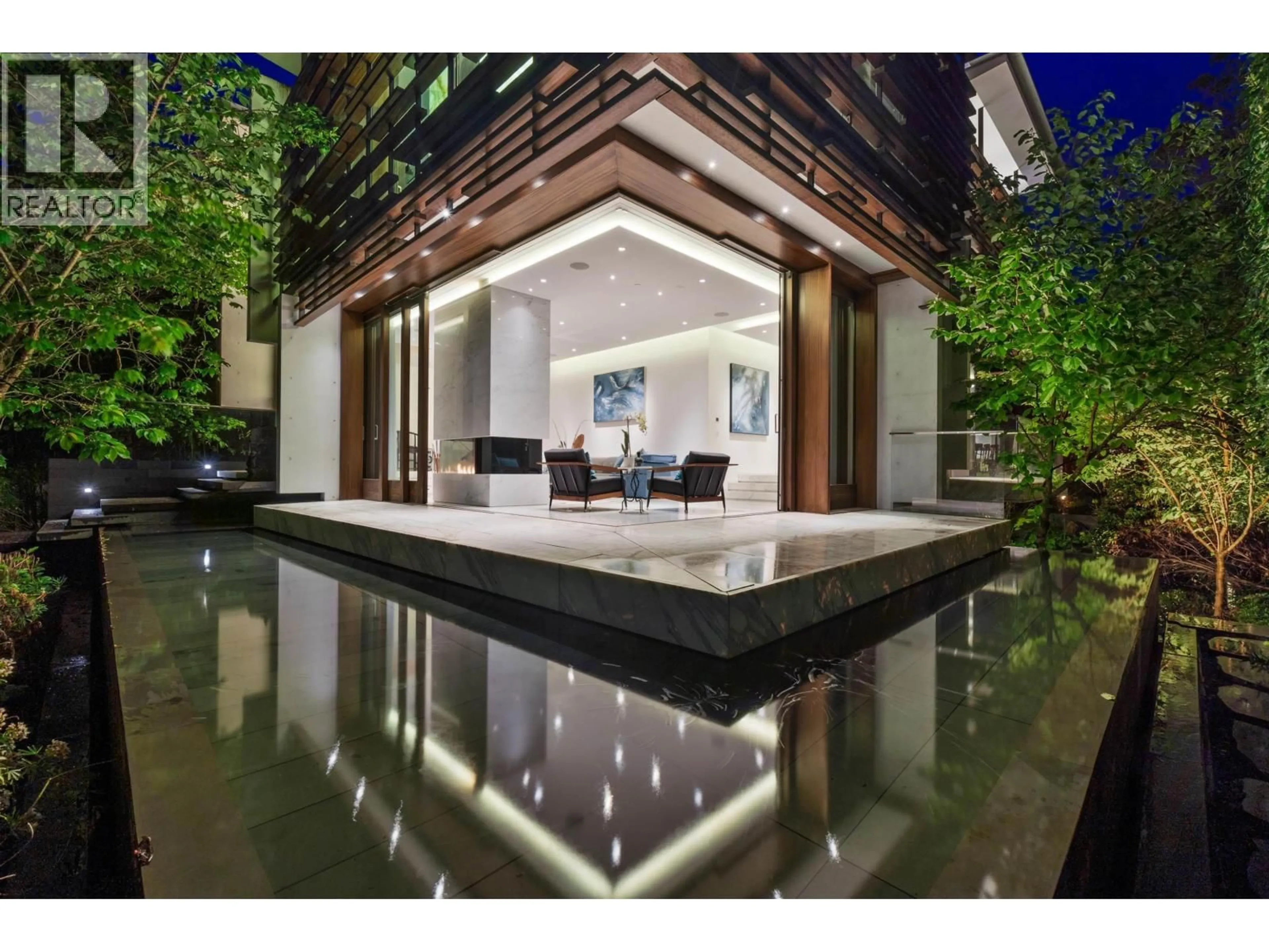 Indoor foyer for 3315 38TH AVENUE, Vancouver British Columbia V6N2X8