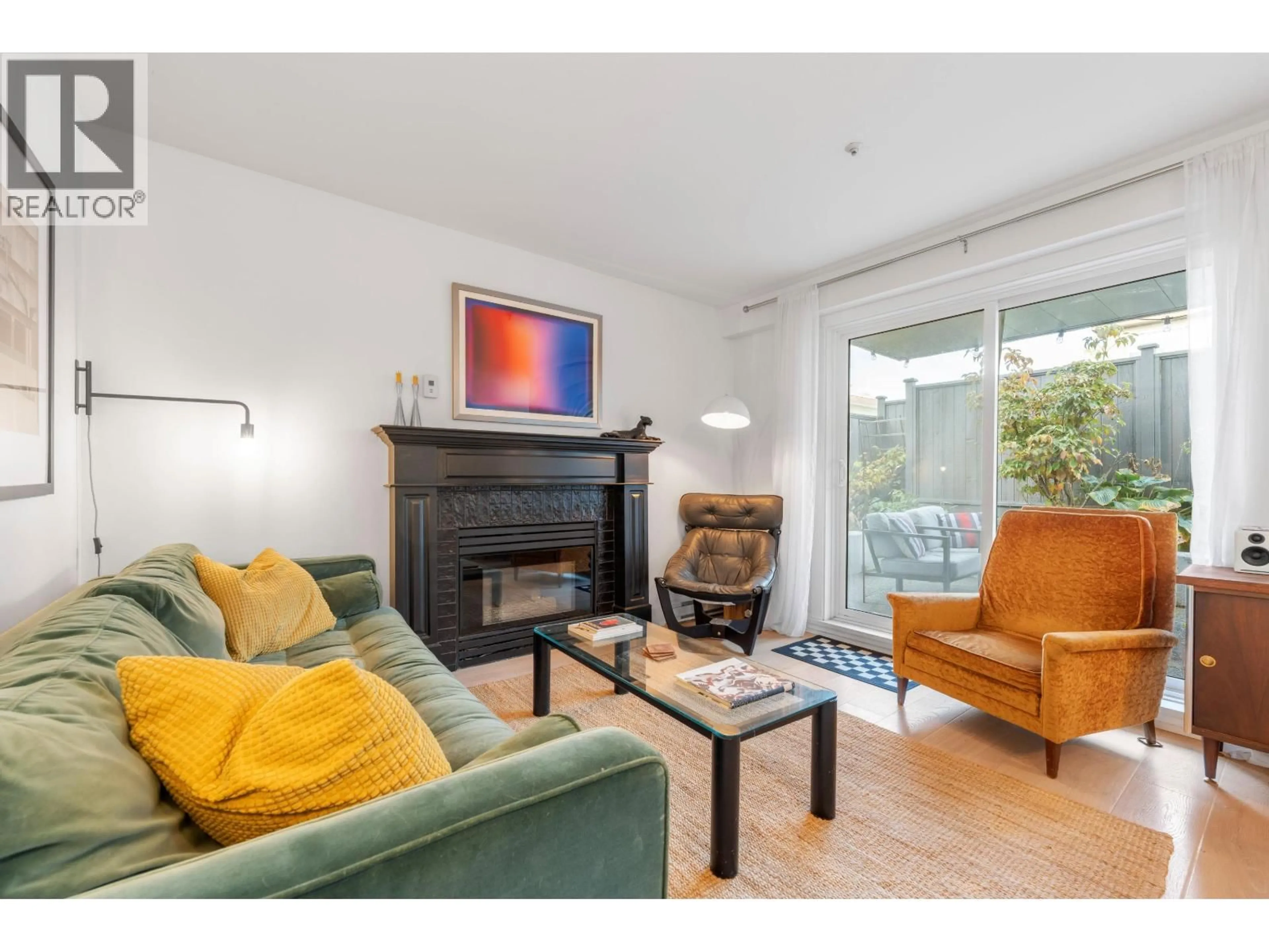 Living room with furniture, unknown for 105 - 2133 DUNDAS STREET, Vancouver British Columbia V5L1J7