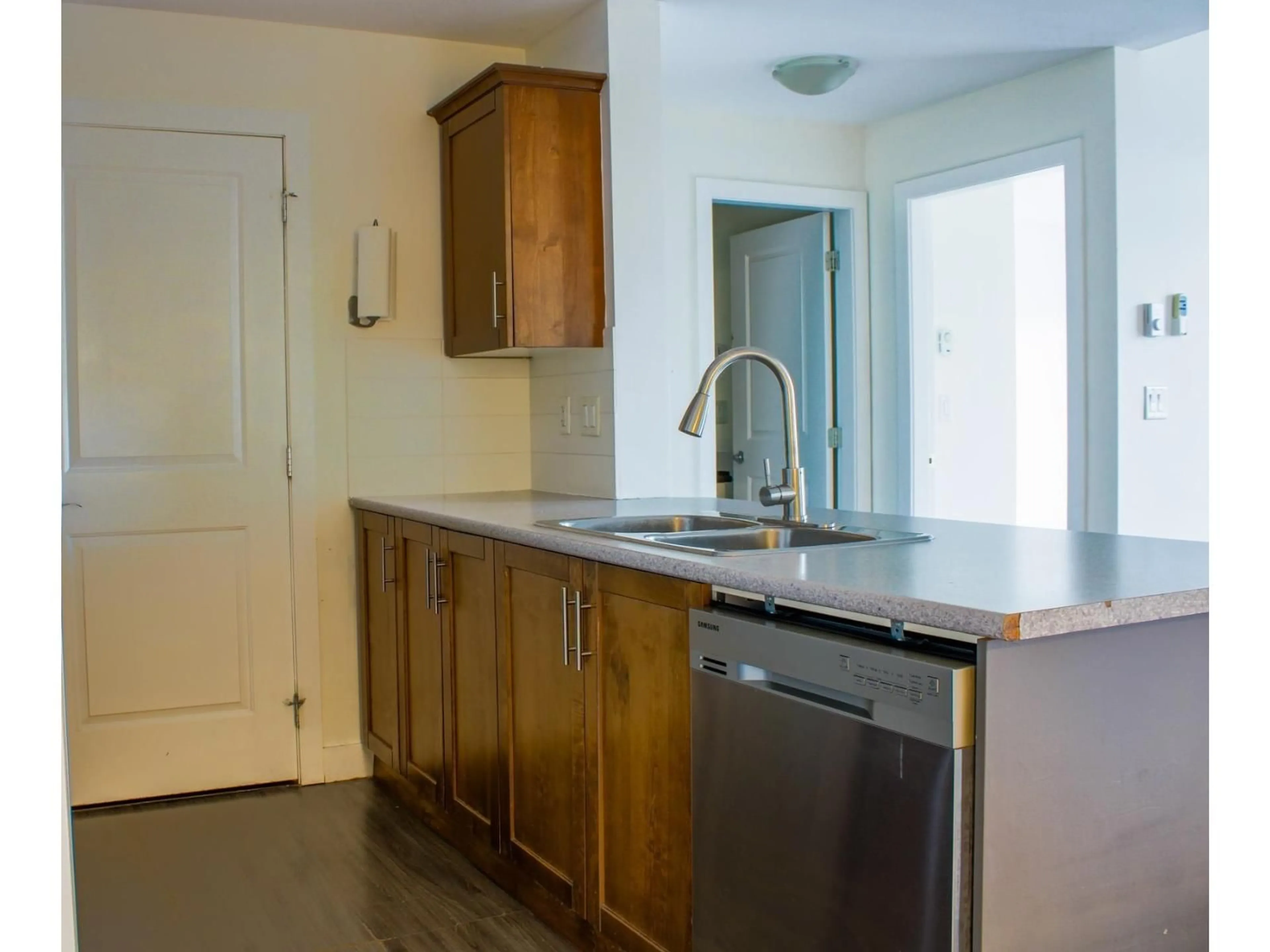 Standard kitchen, unknown for 412 - 46150 BOLE AVENUE, Chilliwack British Columbia V2P0B7