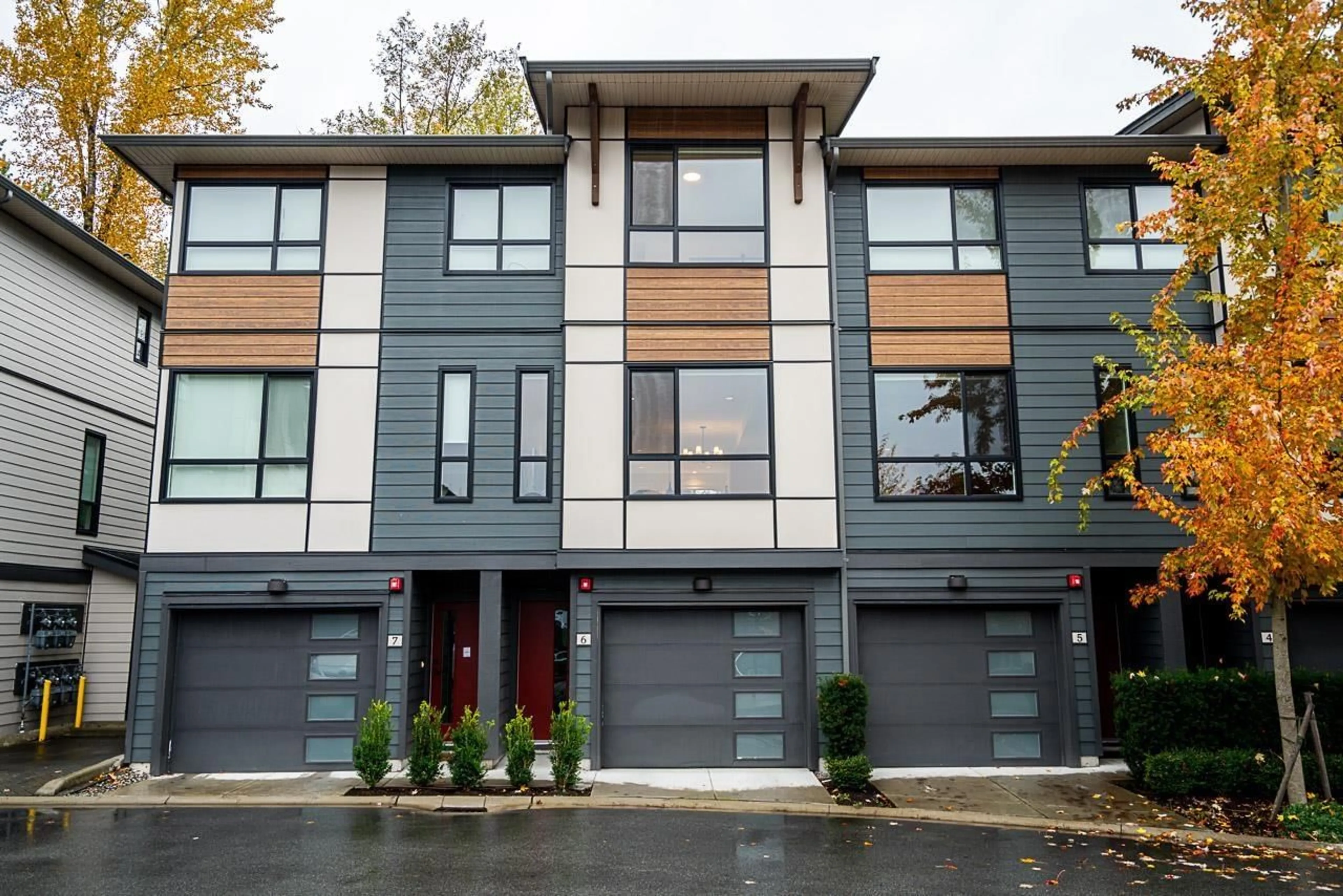 Home with vinyl exterior material, street for 6 - 19918 75A, Langley British Columbia V2Y3L1