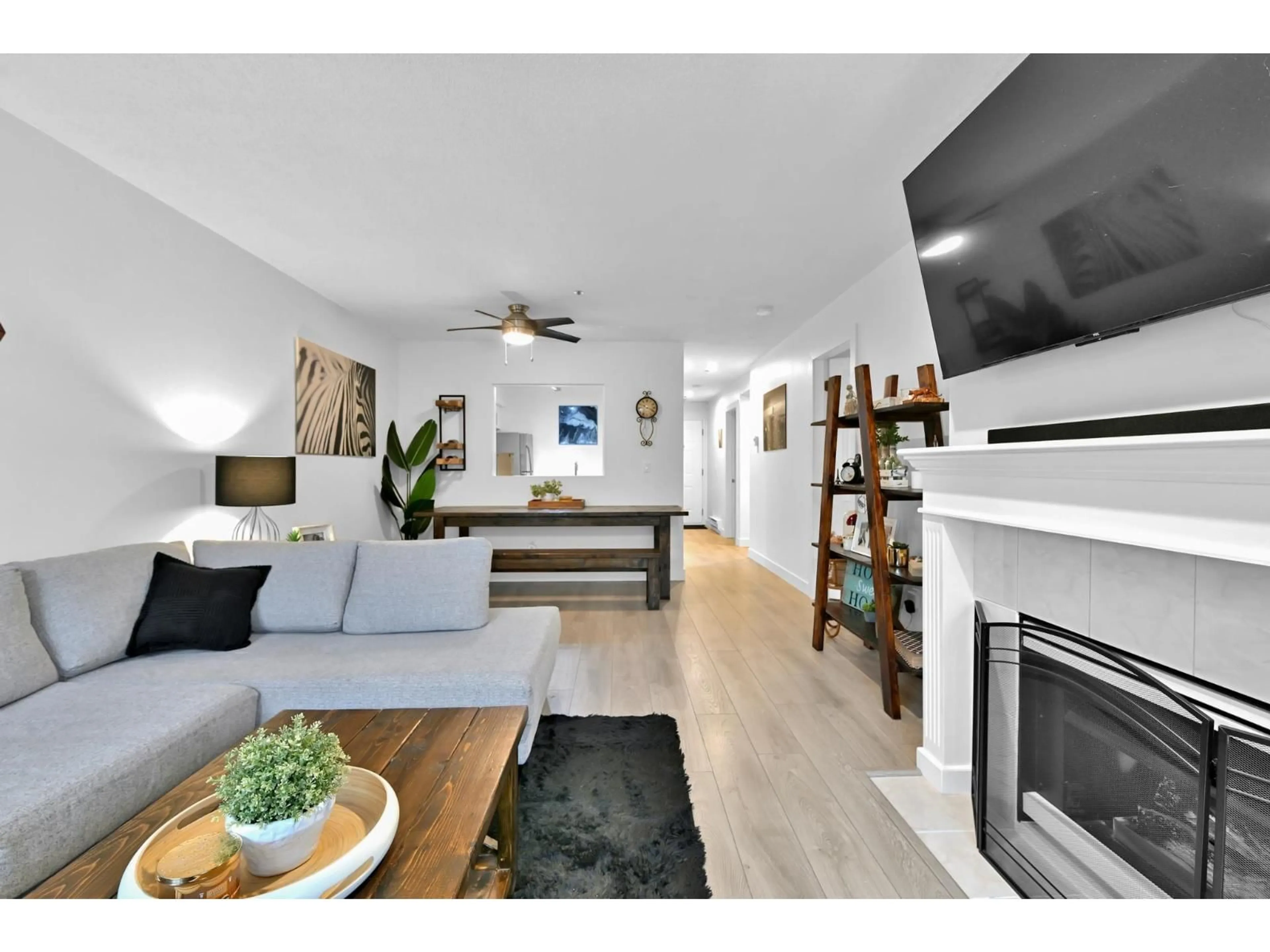 Living room with furniture, wood/laminate floor for 203 - 33165 2, Mission British Columbia V2V6T8