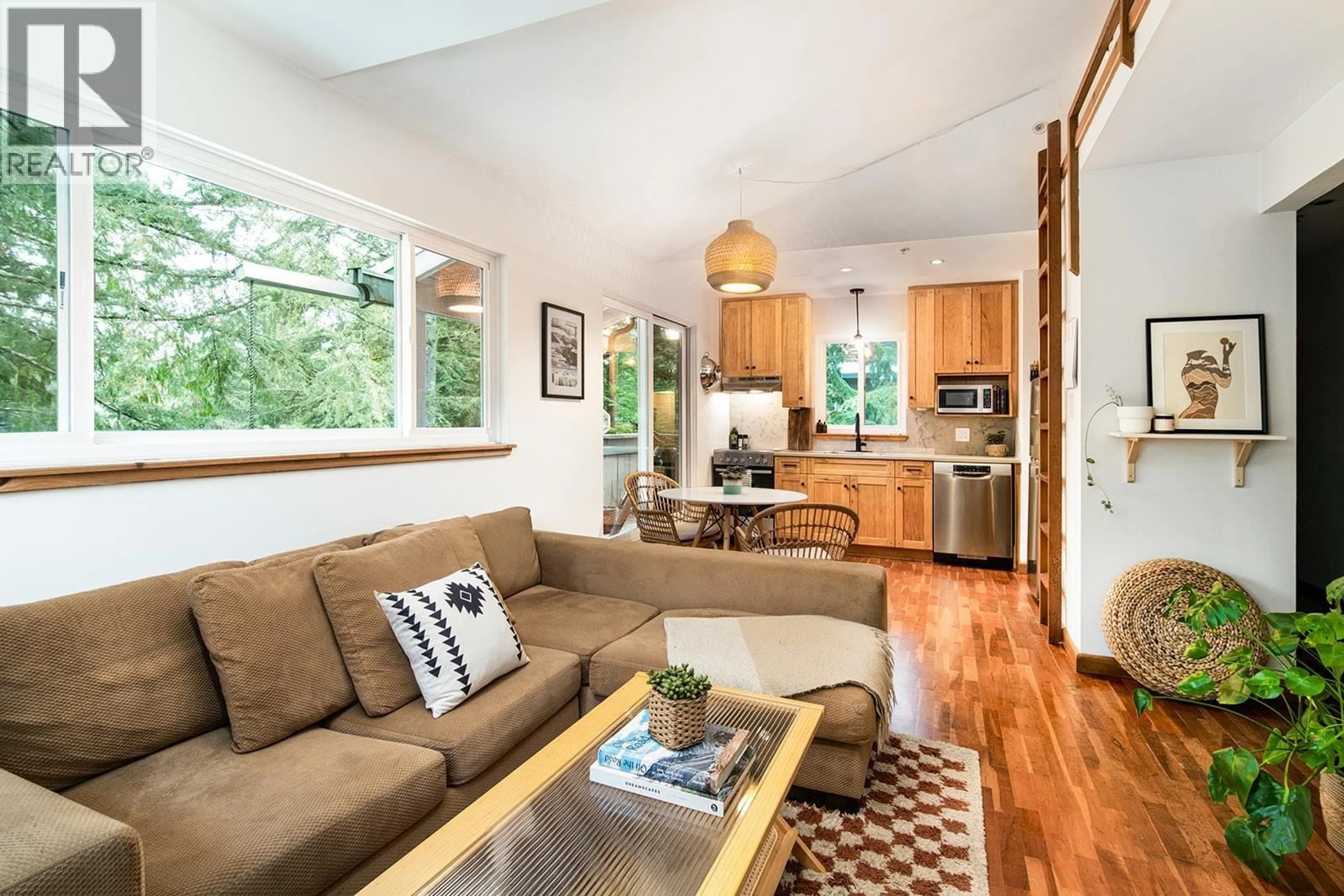 Living room with furniture, wood/laminate floor for 404 - 2101 CASTLE DRIVE, Whistler British Columbia V8E0A6