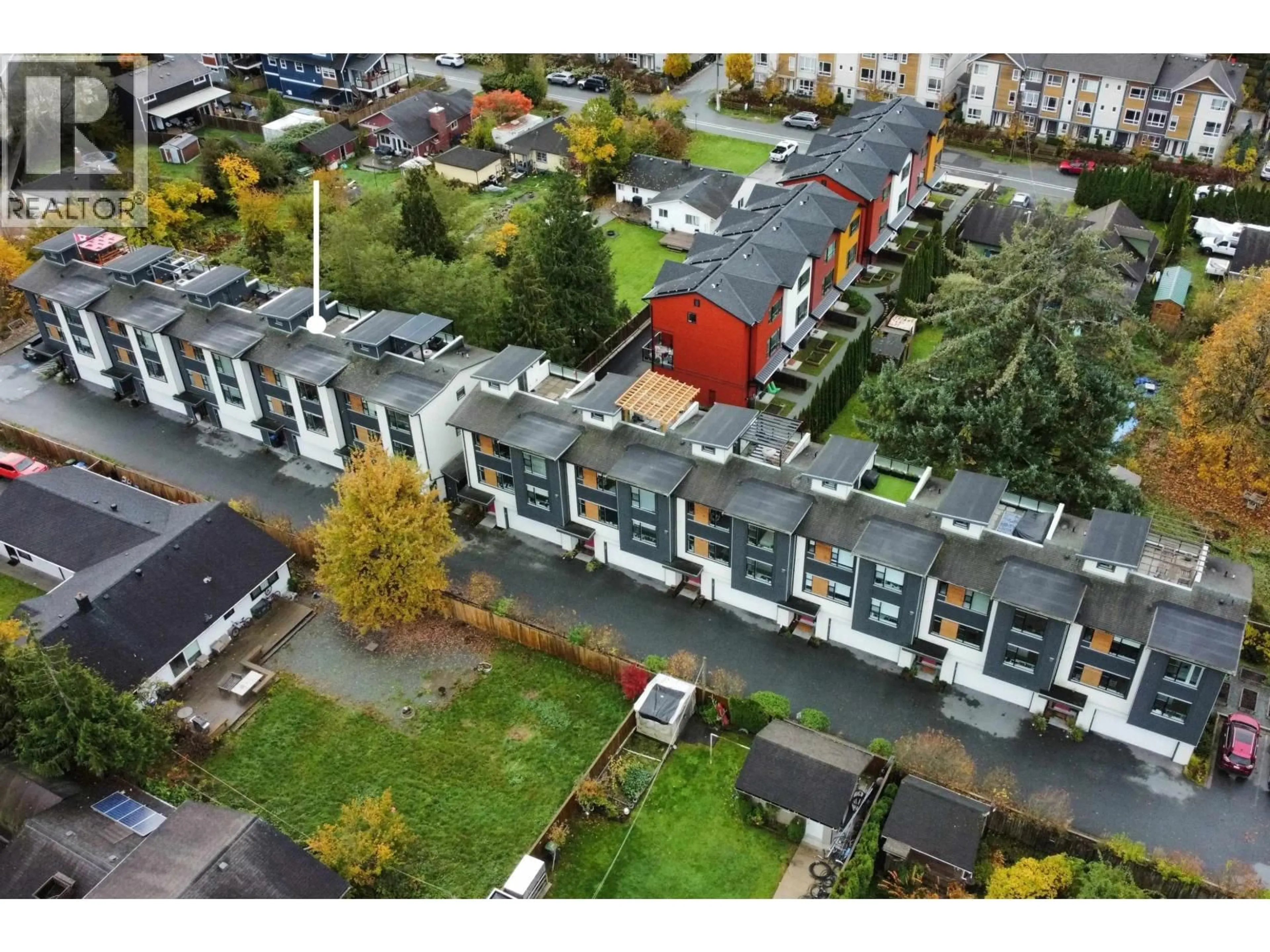 A pic from outside/outdoor area/front of a property/back of a property/a pic from drone, unknown for 4 - 38447 BUCKLEY AVENUE, Squamish British Columbia V8B0B8