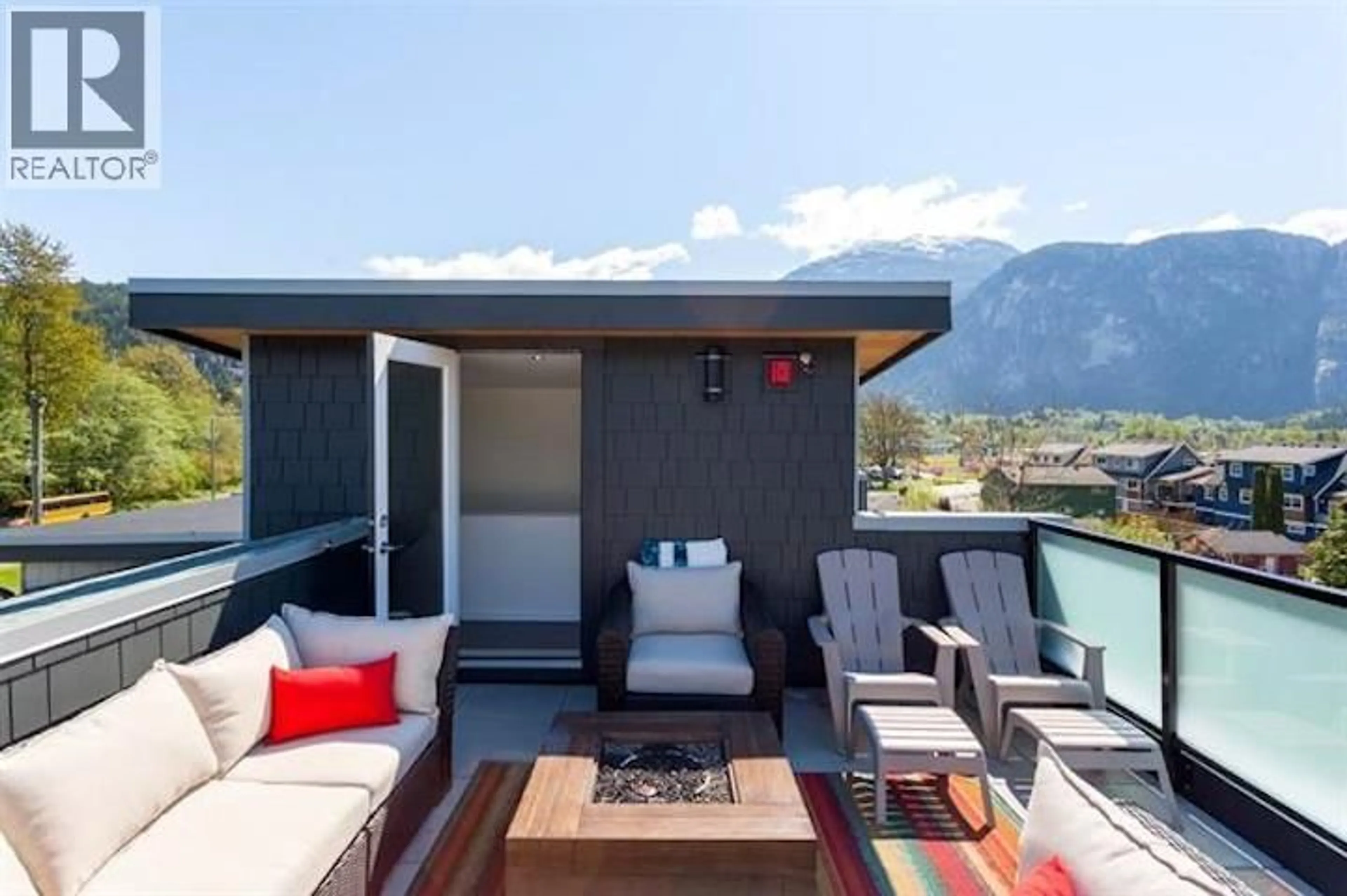 Patio, mountain view for 4 - 38447 BUCKLEY AVENUE, Squamish British Columbia V8B0B8