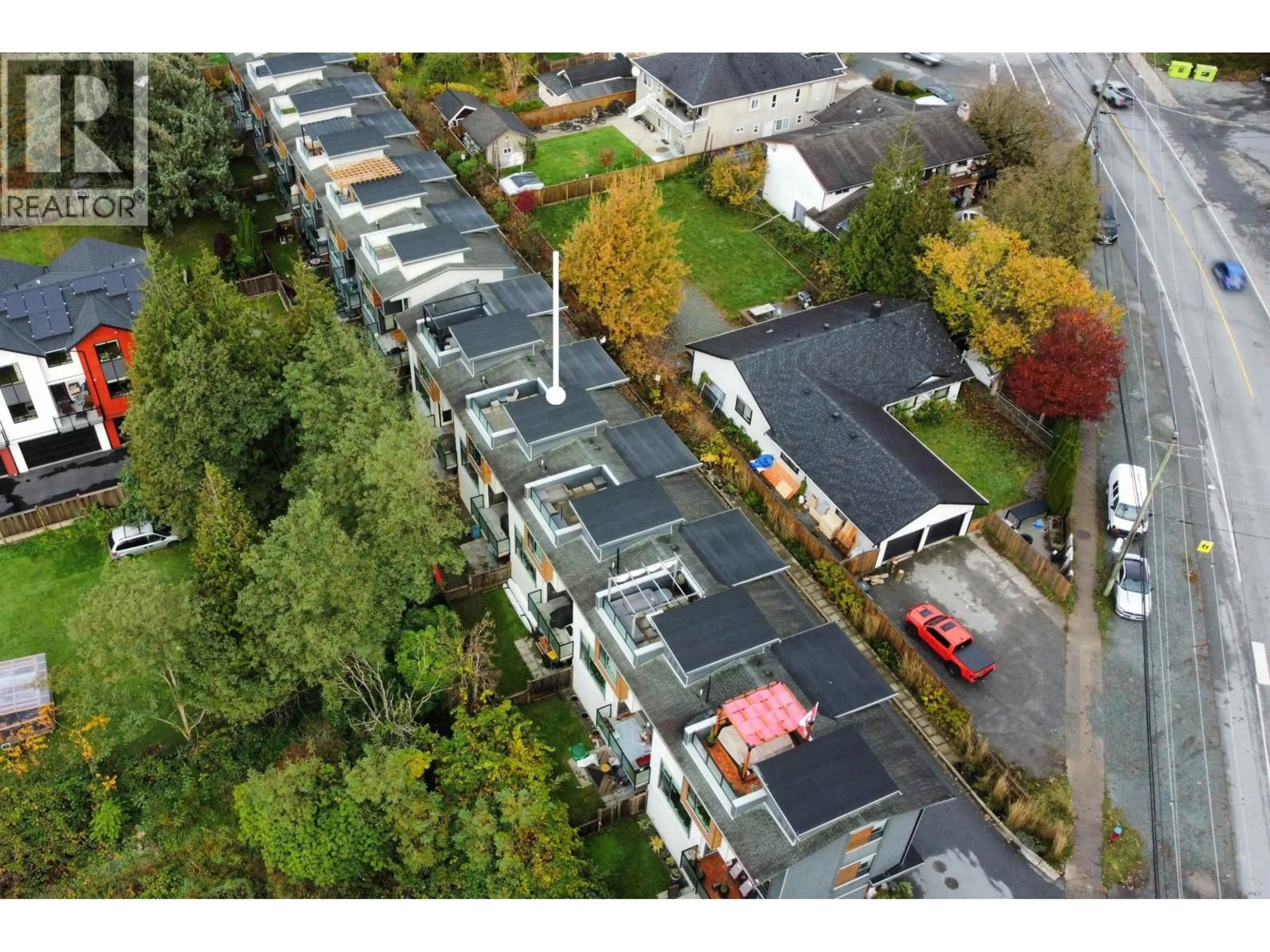 A pic from outside/outdoor area/front of a property/back of a property/a pic from drone, street for 4 - 38447 BUCKLEY AVENUE, Squamish British Columbia V8B0B8