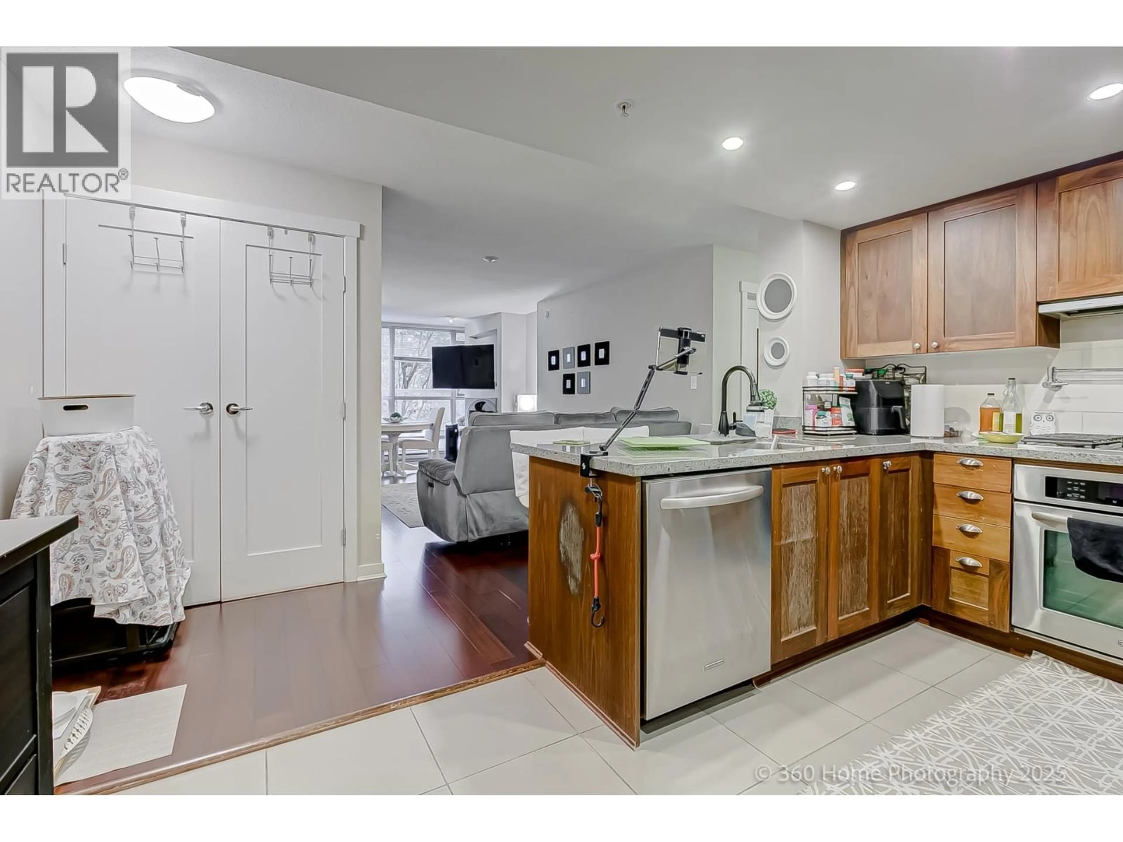 Open concept kitchen, unknown for 128 - 9373 HEMLOCK DRIVE, Richmond British Columbia V6Y0A9