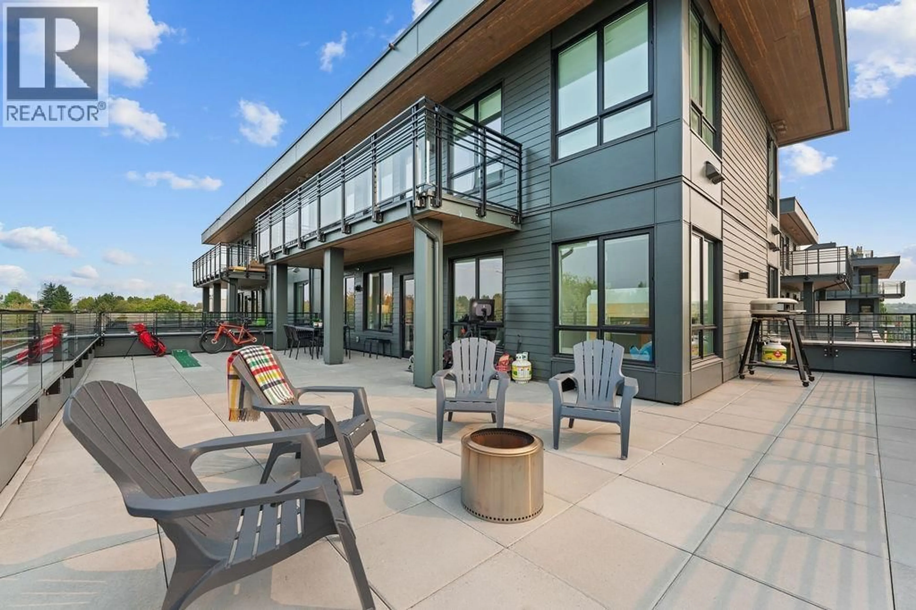 Patio, water/lake/river/ocean view for 504 - 2450 GARDEN DRIVE, Vancouver British Columbia V5N0K1