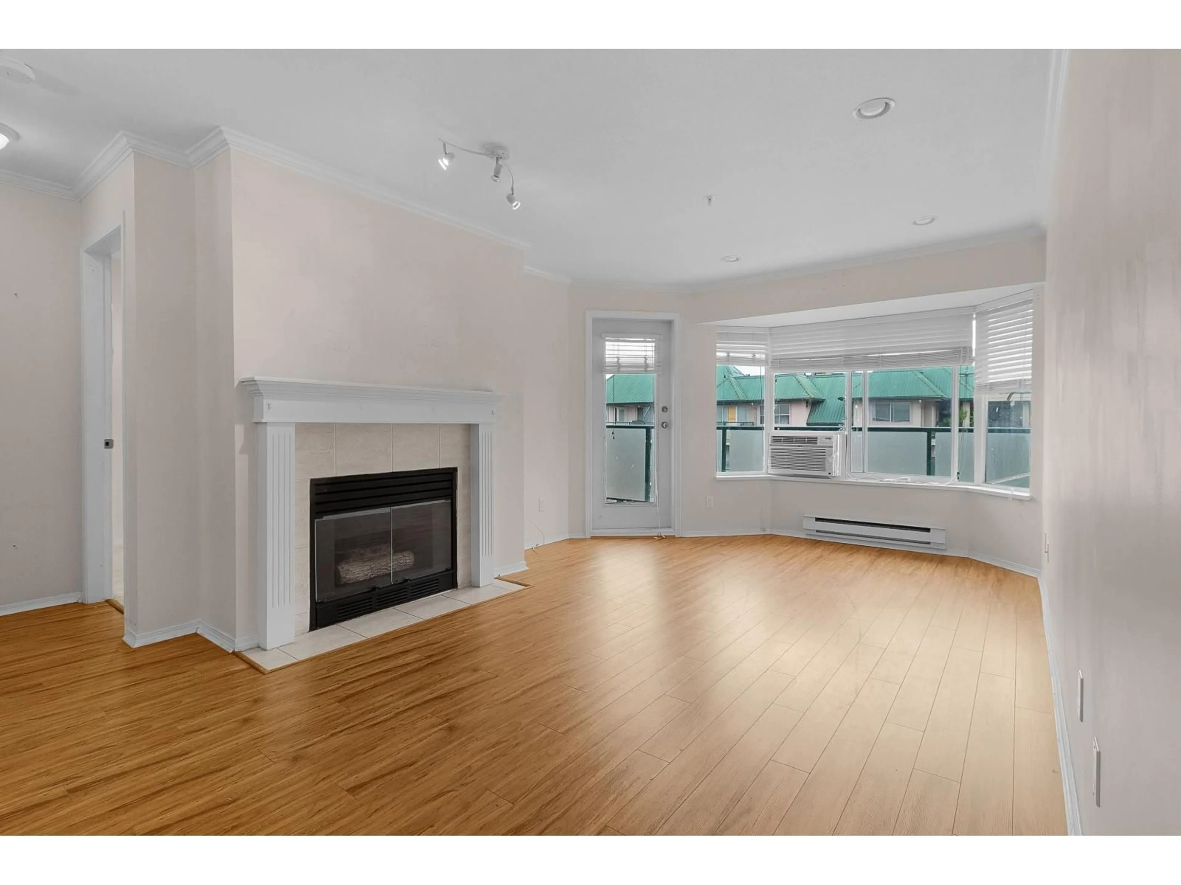 A pic of a room for 406 - 2960 TRETHEWEY, Abbotsford British Columbia V2T6P5