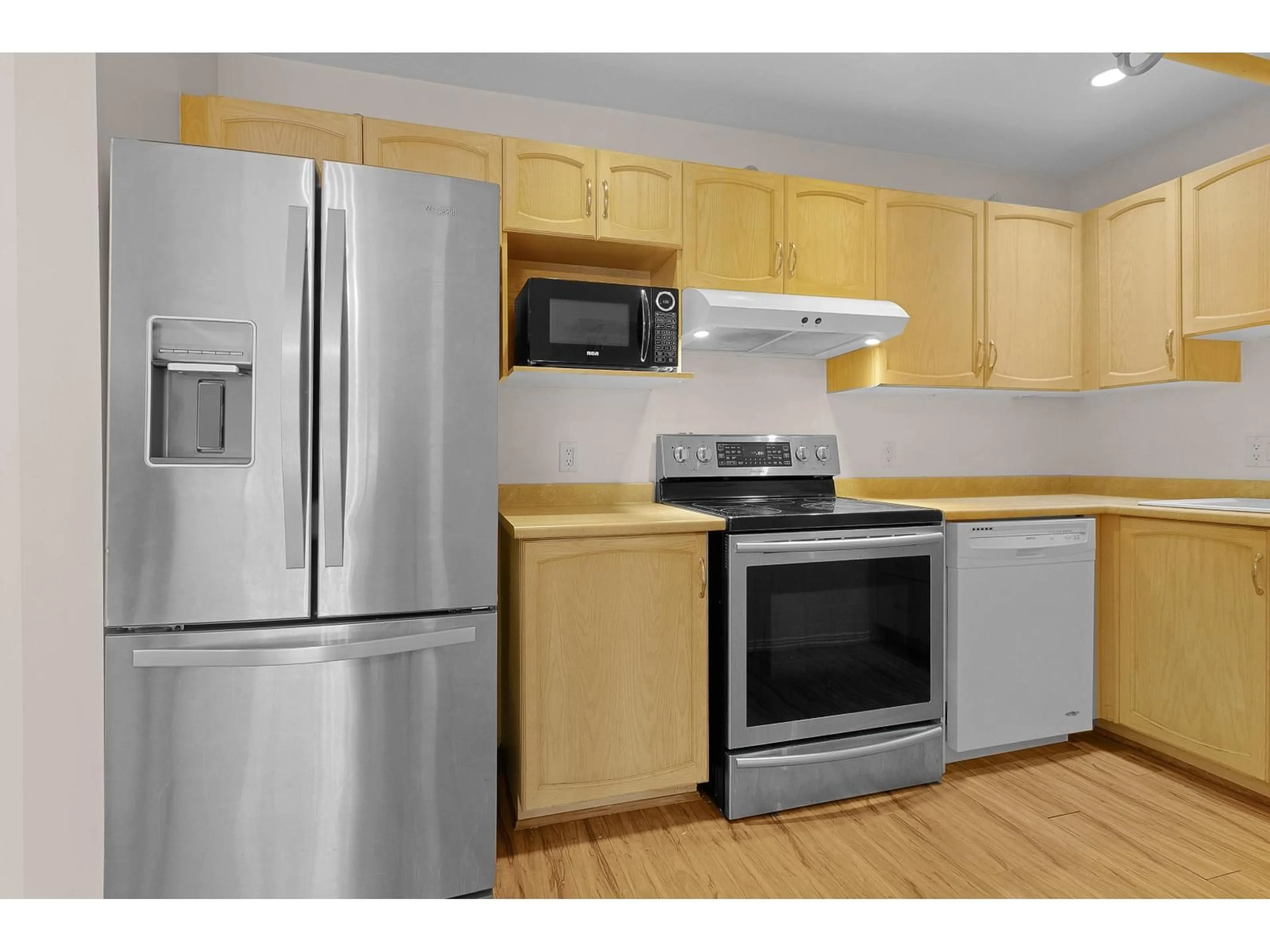 Standard kitchen, wood/laminate floor for 406 - 2960 TRETHEWEY, Abbotsford British Columbia V2T6P5