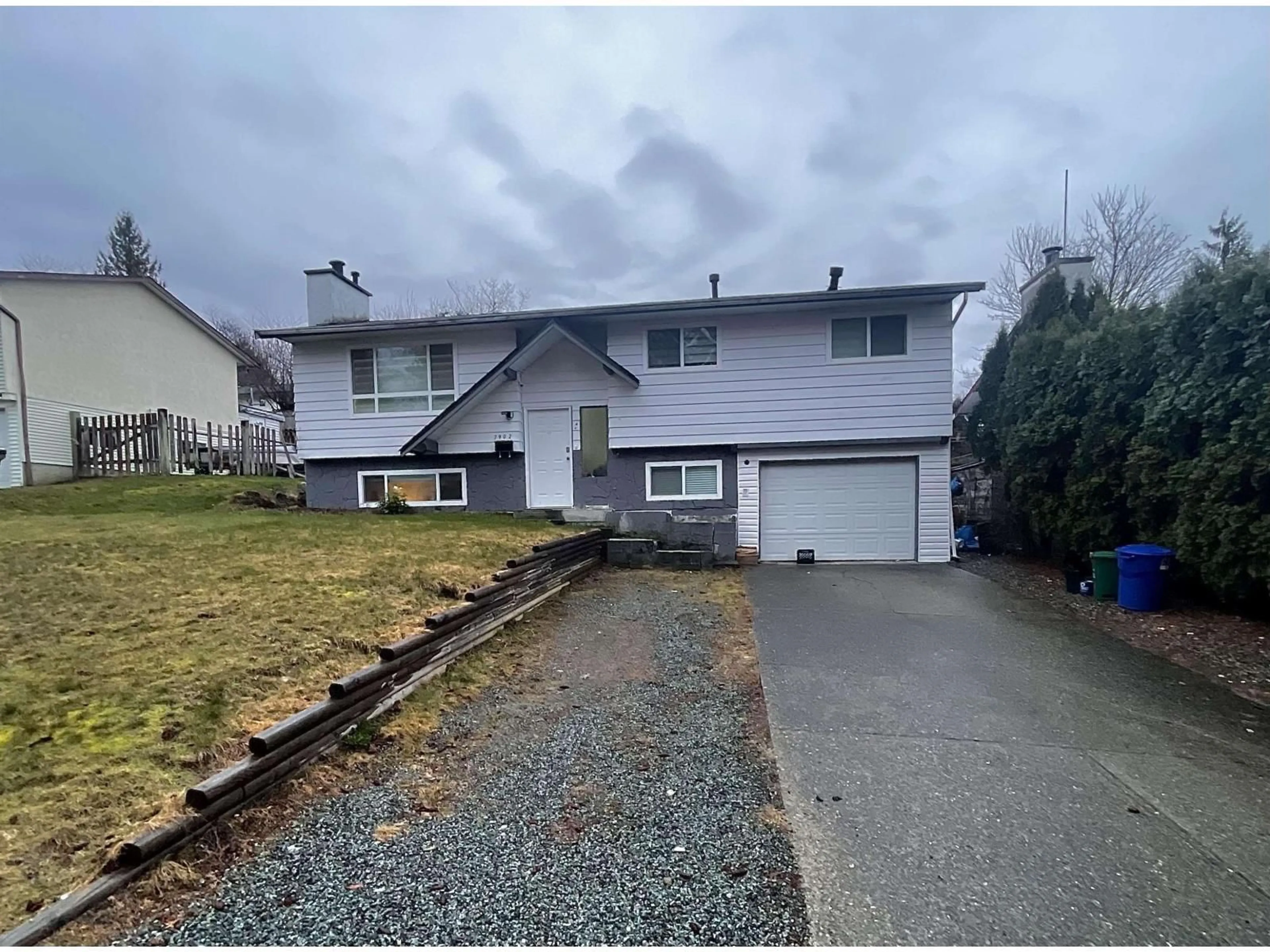 A pic from outside/outdoor area/front of a property/back of a property/a pic from drone, street for 7902 HERON, Mission British Columbia V2V6A1