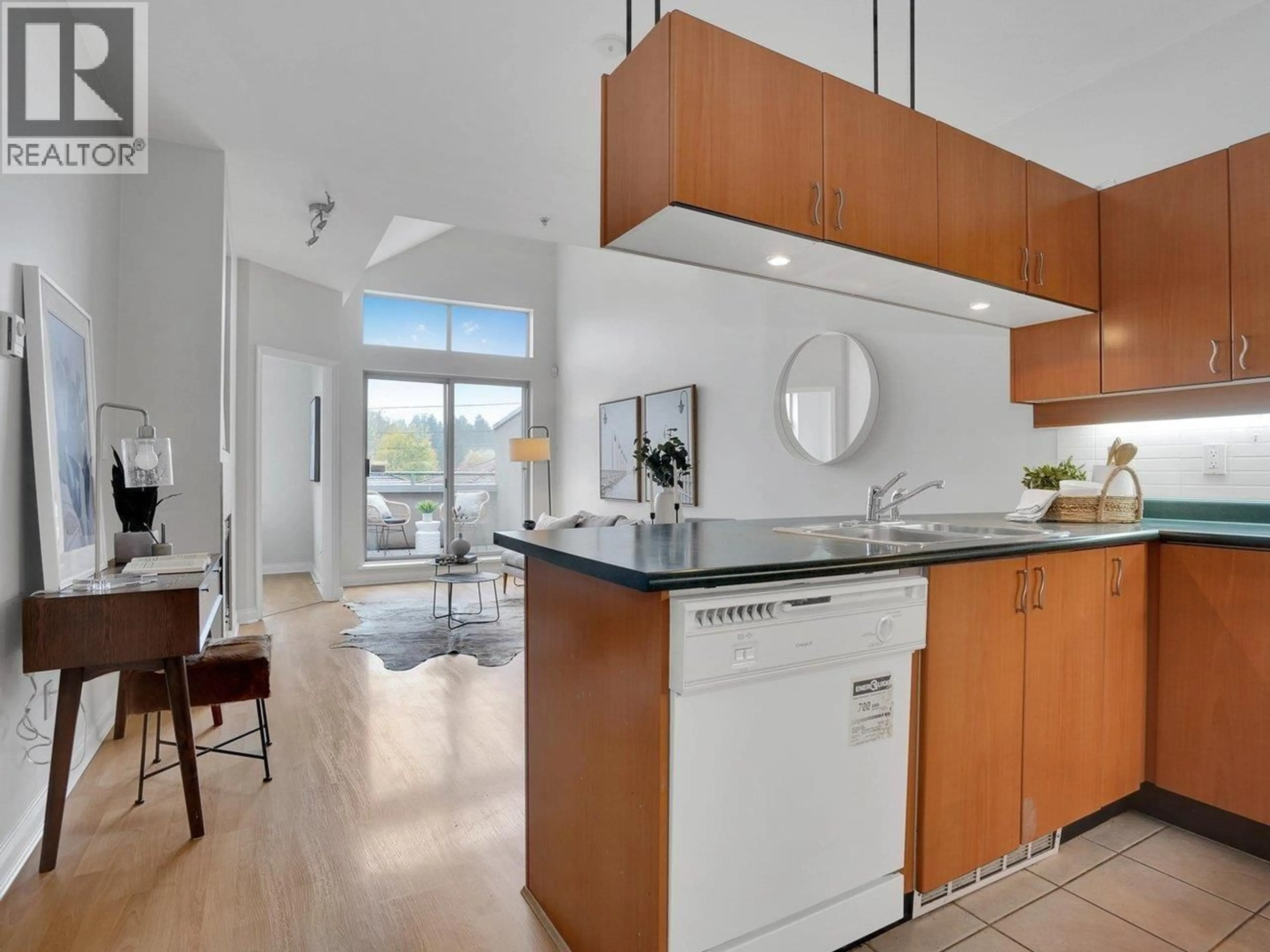 Open concept kitchen, ceramic/tile floor for 208 - 188 33RD AVENUE, Vancouver British Columbia V5V5E5