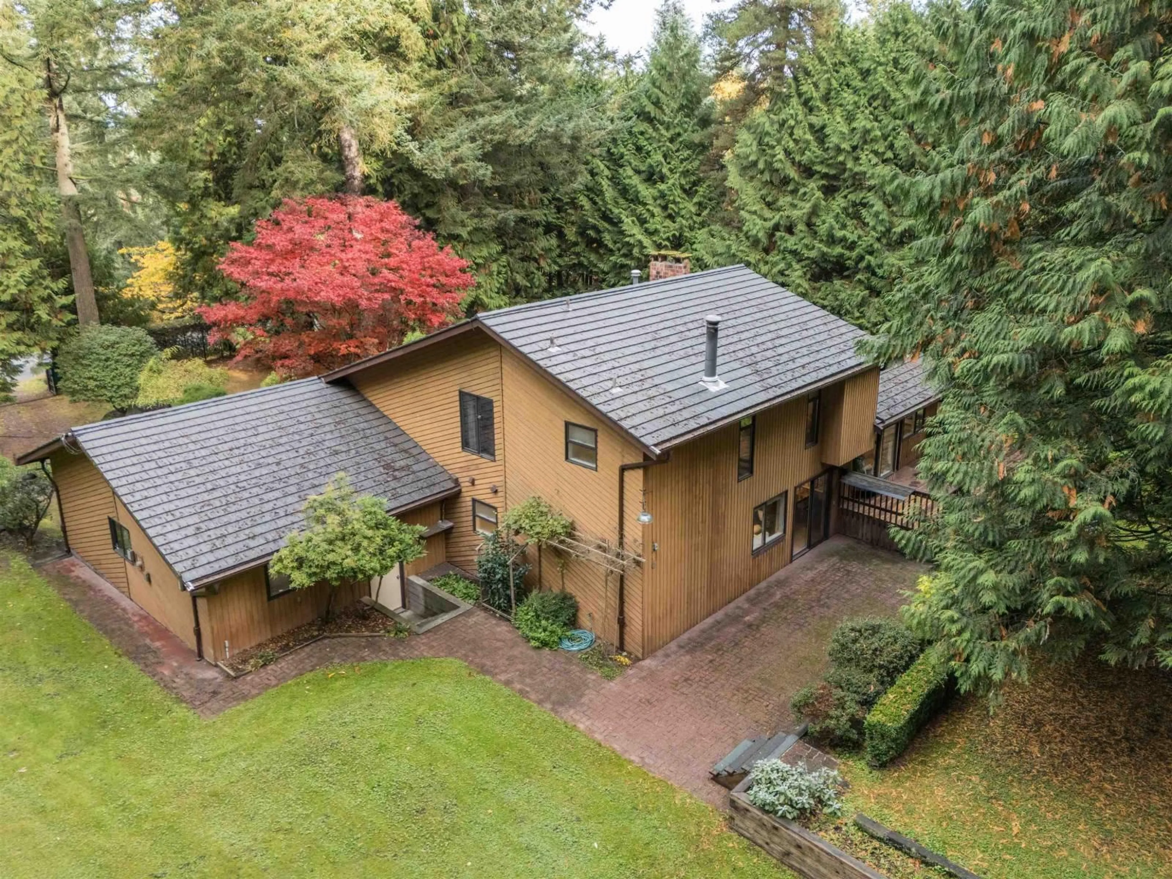 A pic from outside/outdoor area/front of a property/back of a property/a pic from drone, forest/trees view for 13912 28, Surrey British Columbia V4P1T4