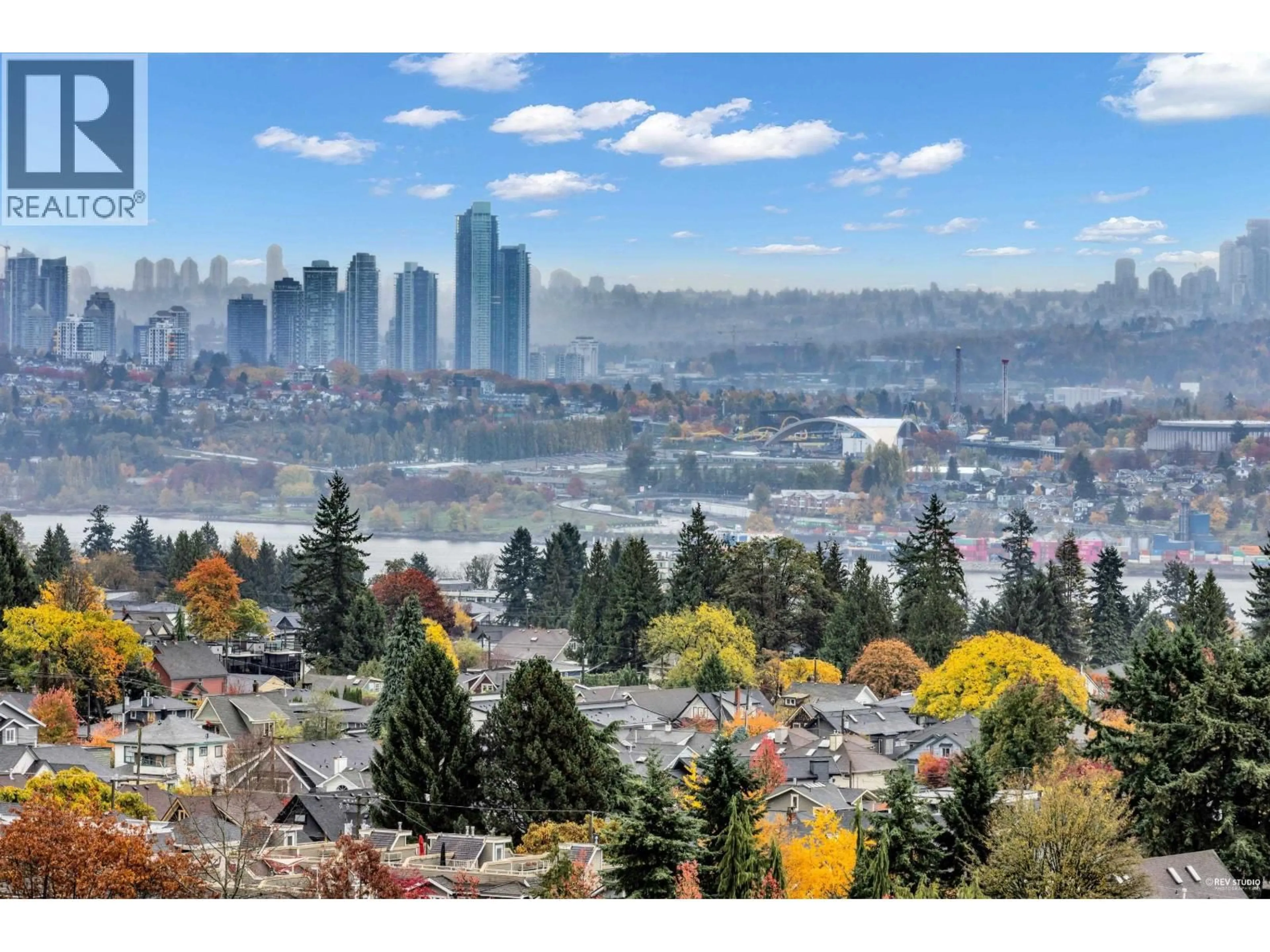 Blurry image for 1610 - 125 14TH STREET, North Vancouver British Columbia V7L0E6