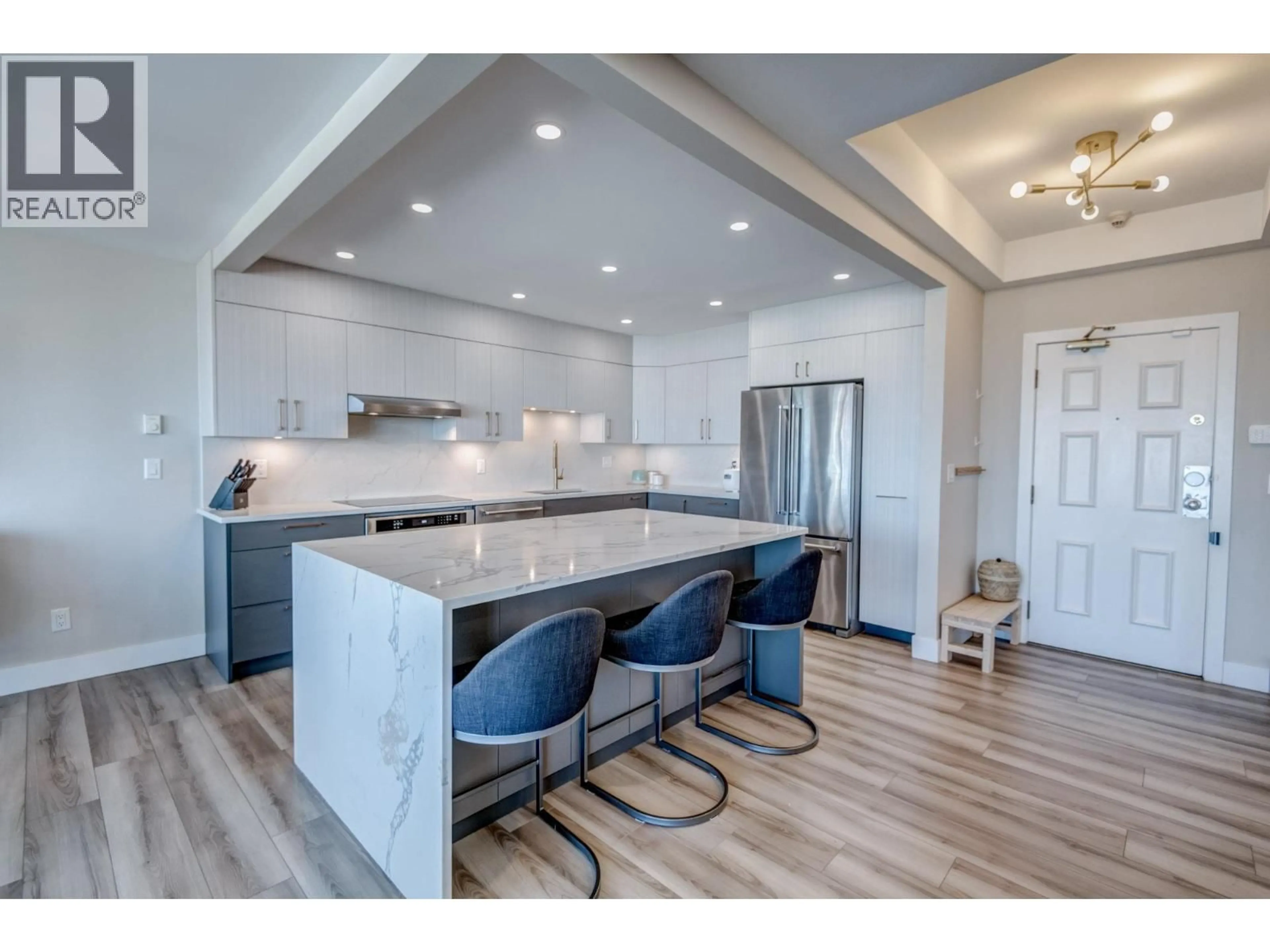 Open concept kitchen, ceramic/tile floor for 2801 - 6220 MCKAY AVENUE, Burnaby British Columbia V5H4M8