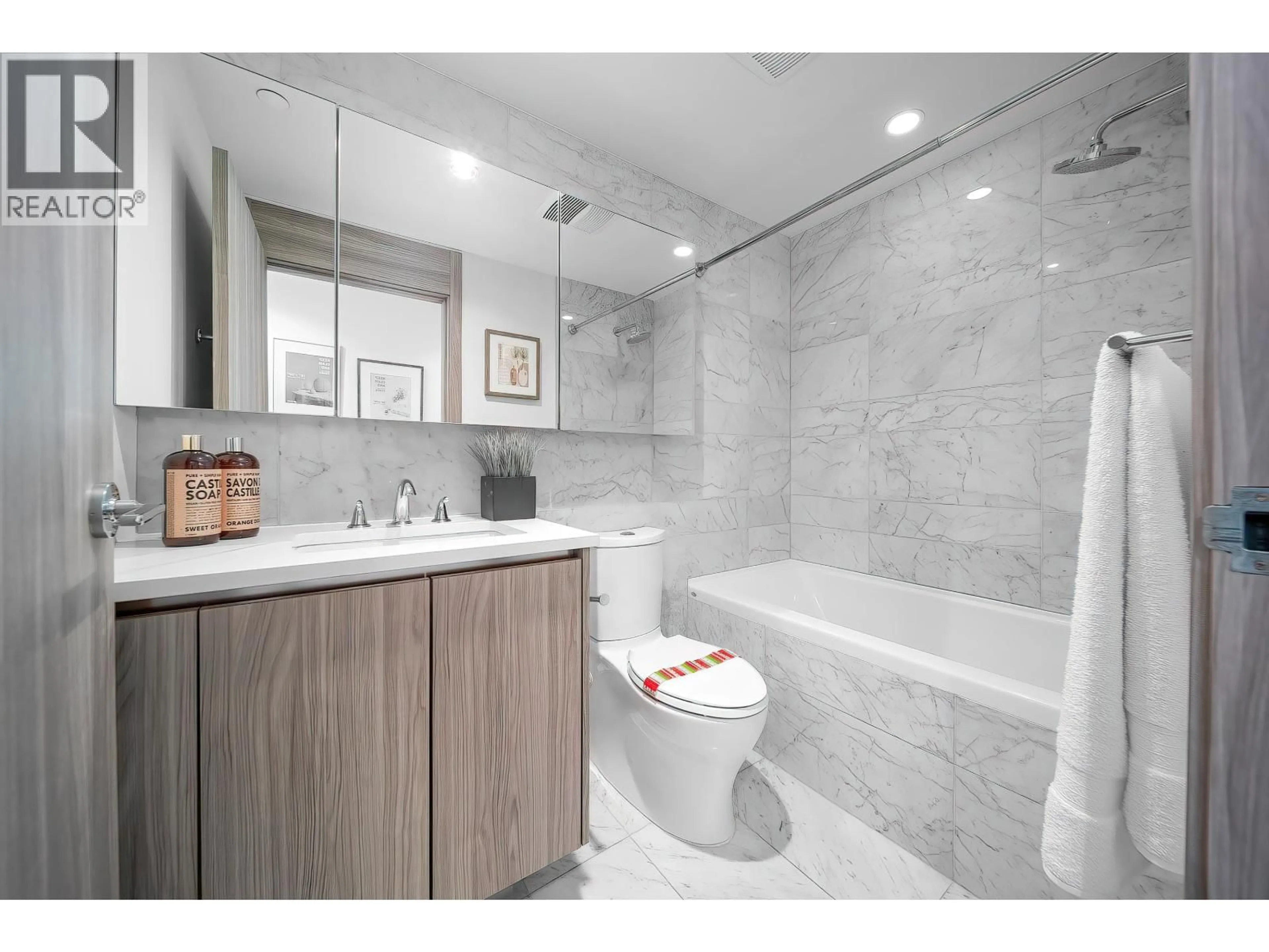 Contemporary bathroom, ceramic/tile floor for 785 - 87 NELSON STREET, Vancouver British Columbia V6Z0E8