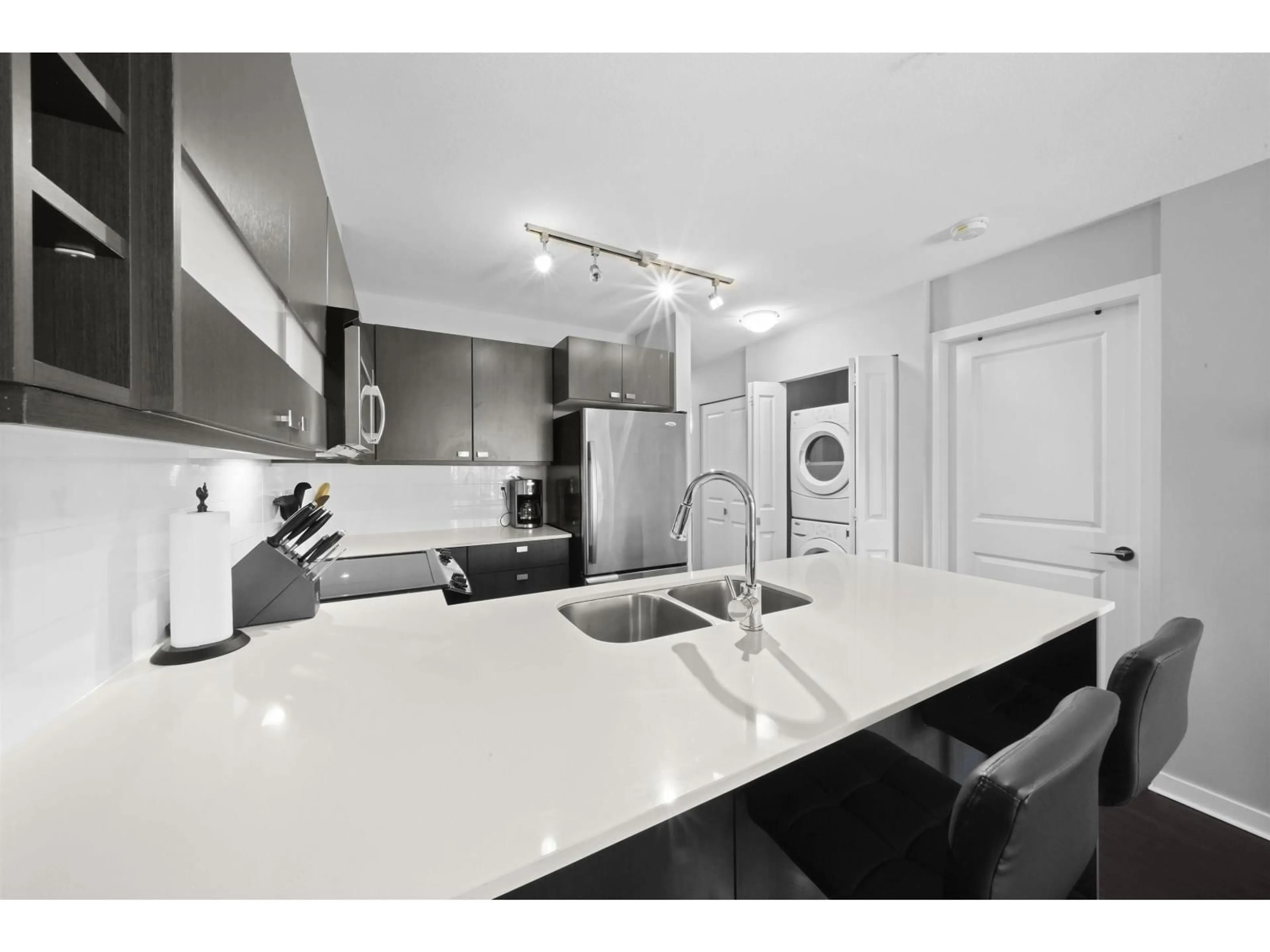 Unknown for 305 - 21009 56, Langley British Columbia V3A0C9