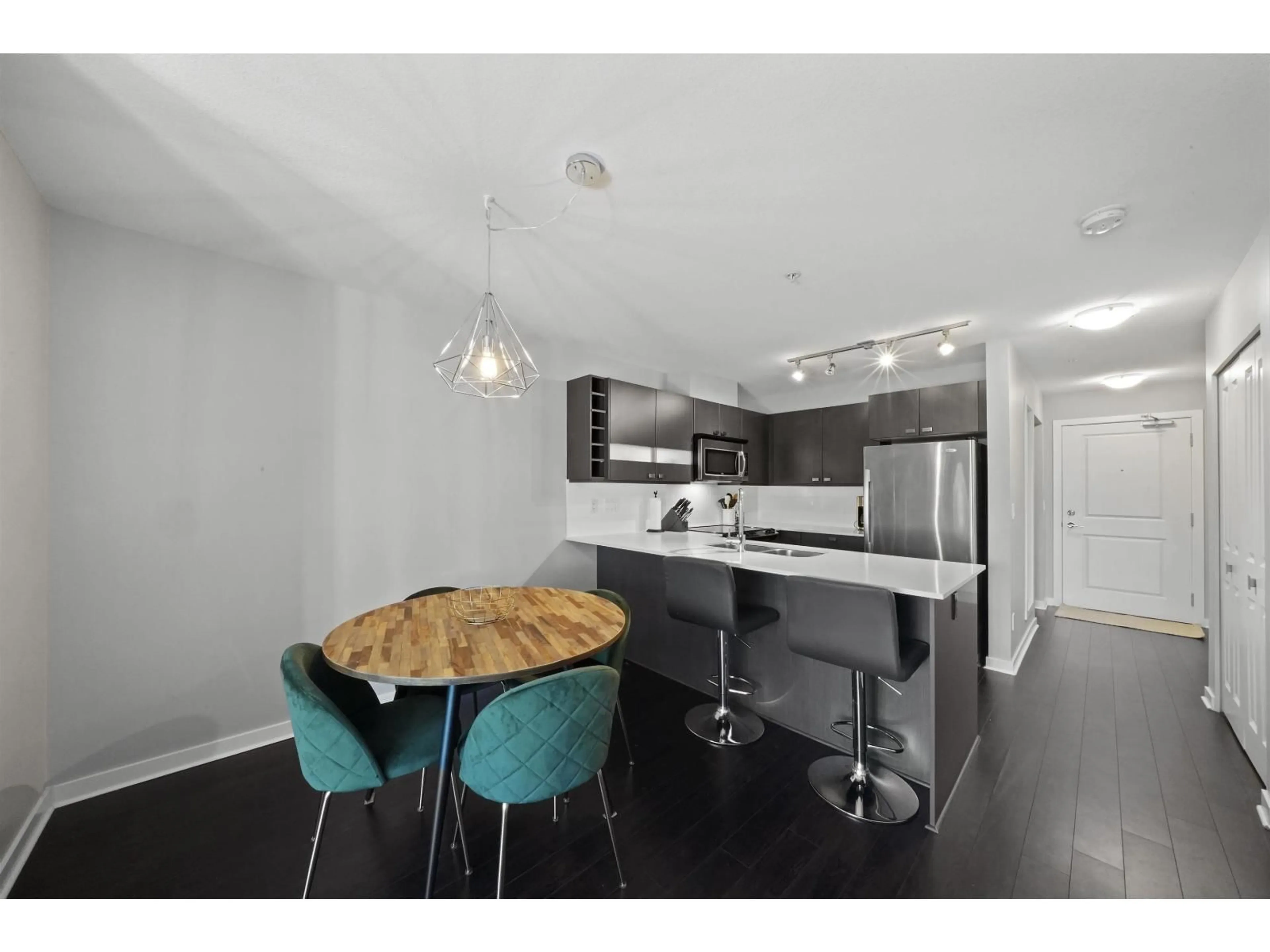Open concept kitchen, unknown for 305 - 21009 56, Langley British Columbia V3A0C9