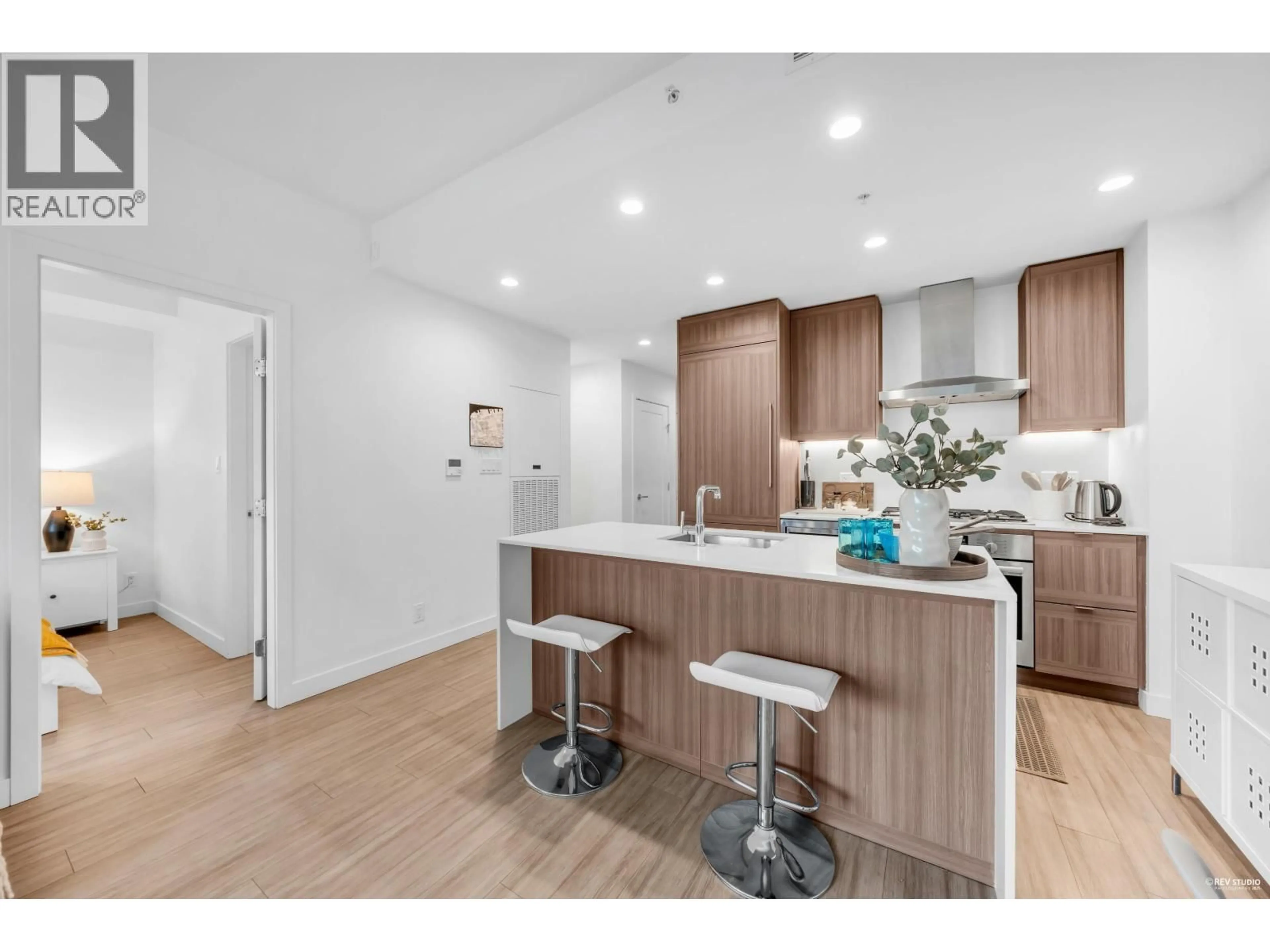 Open concept kitchen, wood/laminate floor for 505 - 2311 BETA AVENUE, Burnaby British Columbia V5C0M1