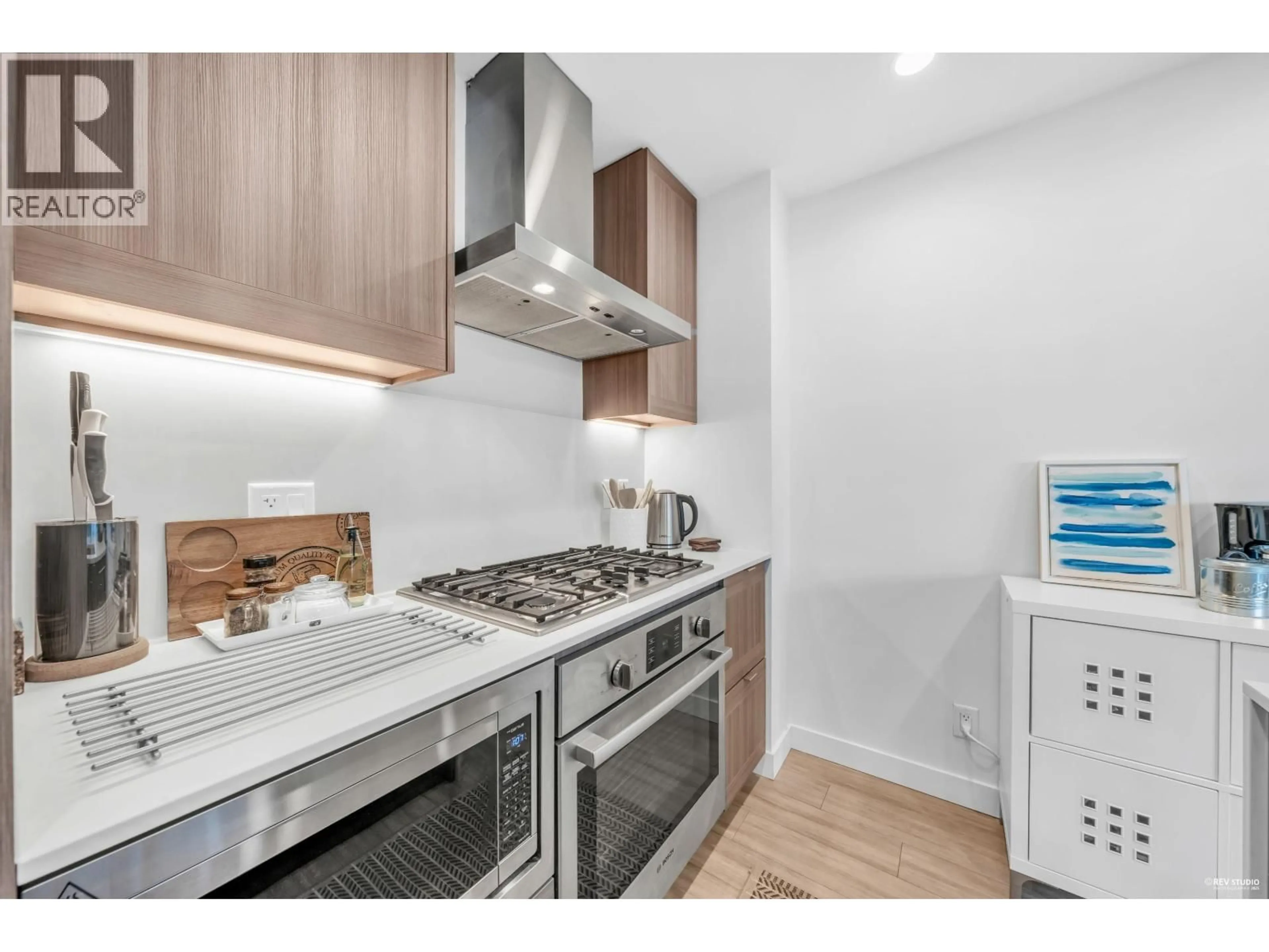 Unknown for 505 - 2311 BETA AVENUE, Burnaby British Columbia V5C0M1