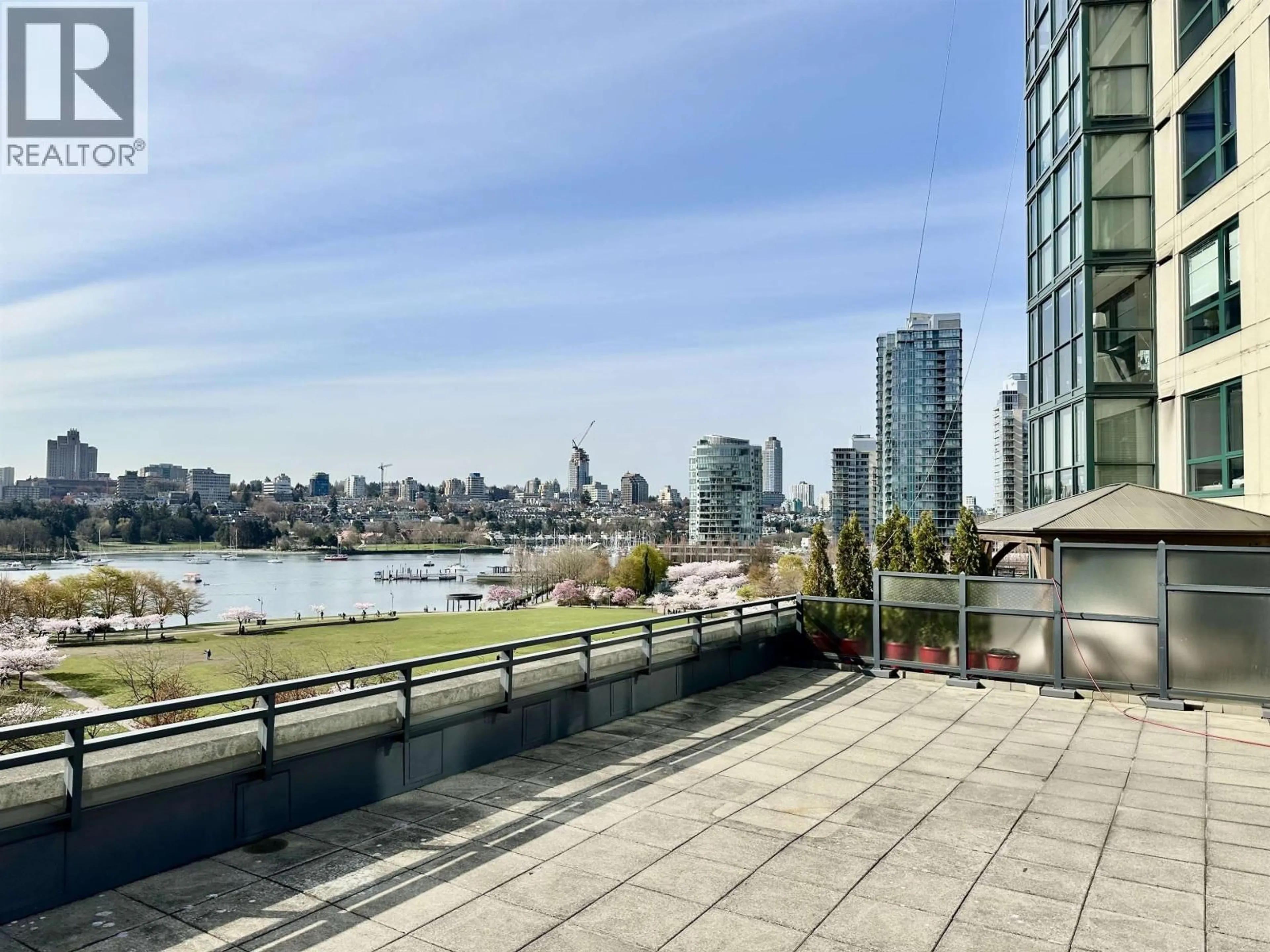 Patio, water/lake/river/ocean view for 706 - 289 DRAKE STREET, Vancouver British Columbia V6B5Z5