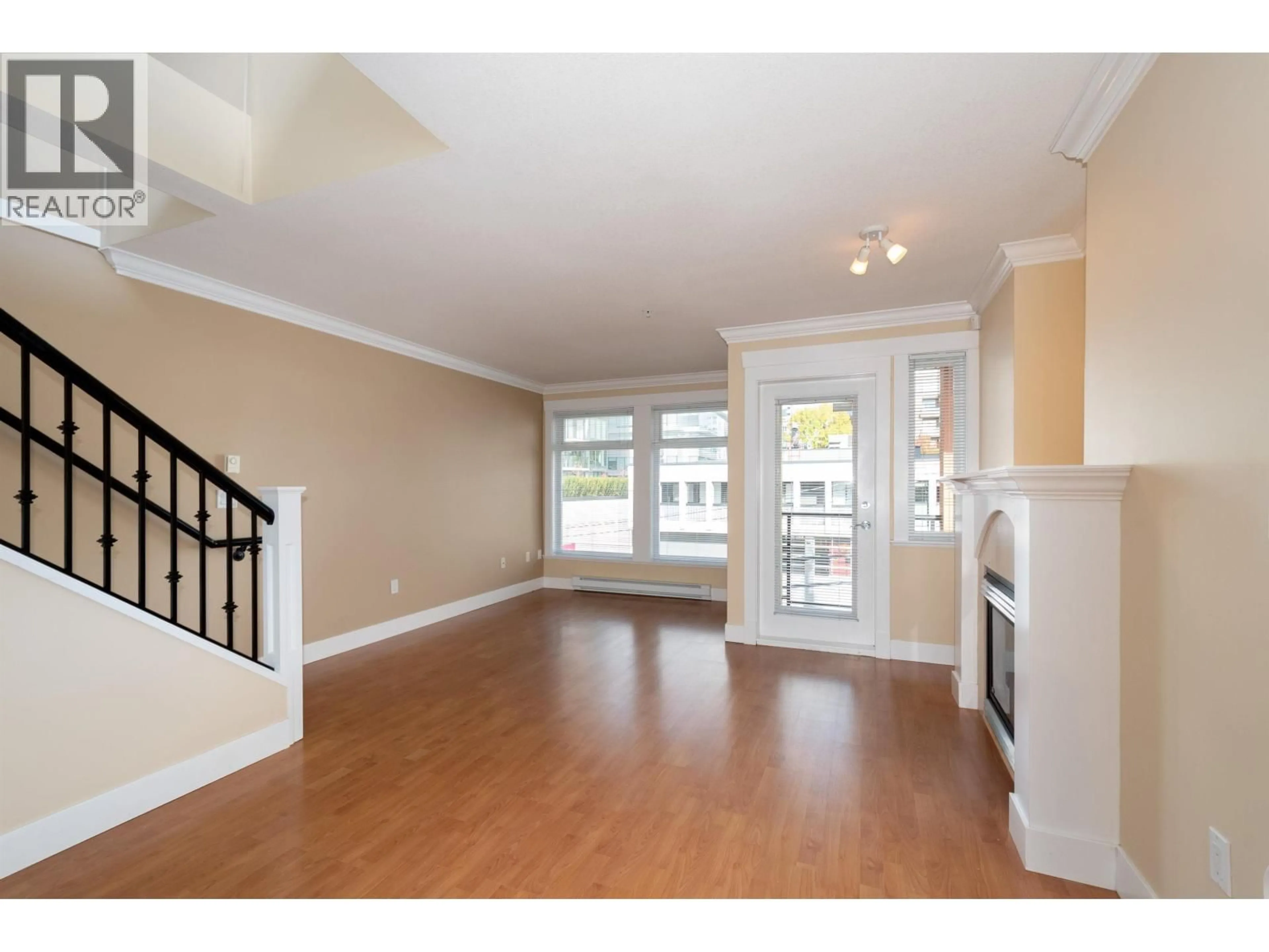 Unknown for 304 - 152 12TH STREET, North Vancouver British Columbia V7L2J4