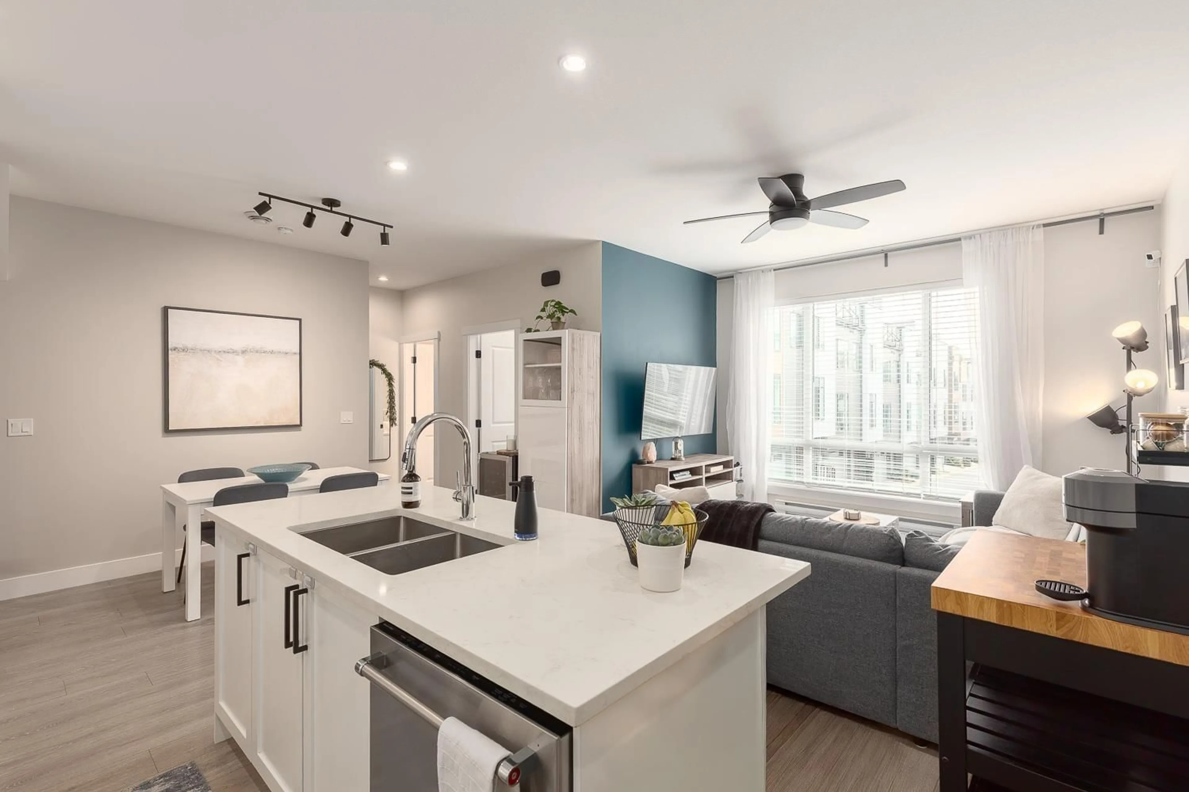 Open concept kitchen, unknown for 70 - 16433 19, Surrey British Columbia V3Z0Z1