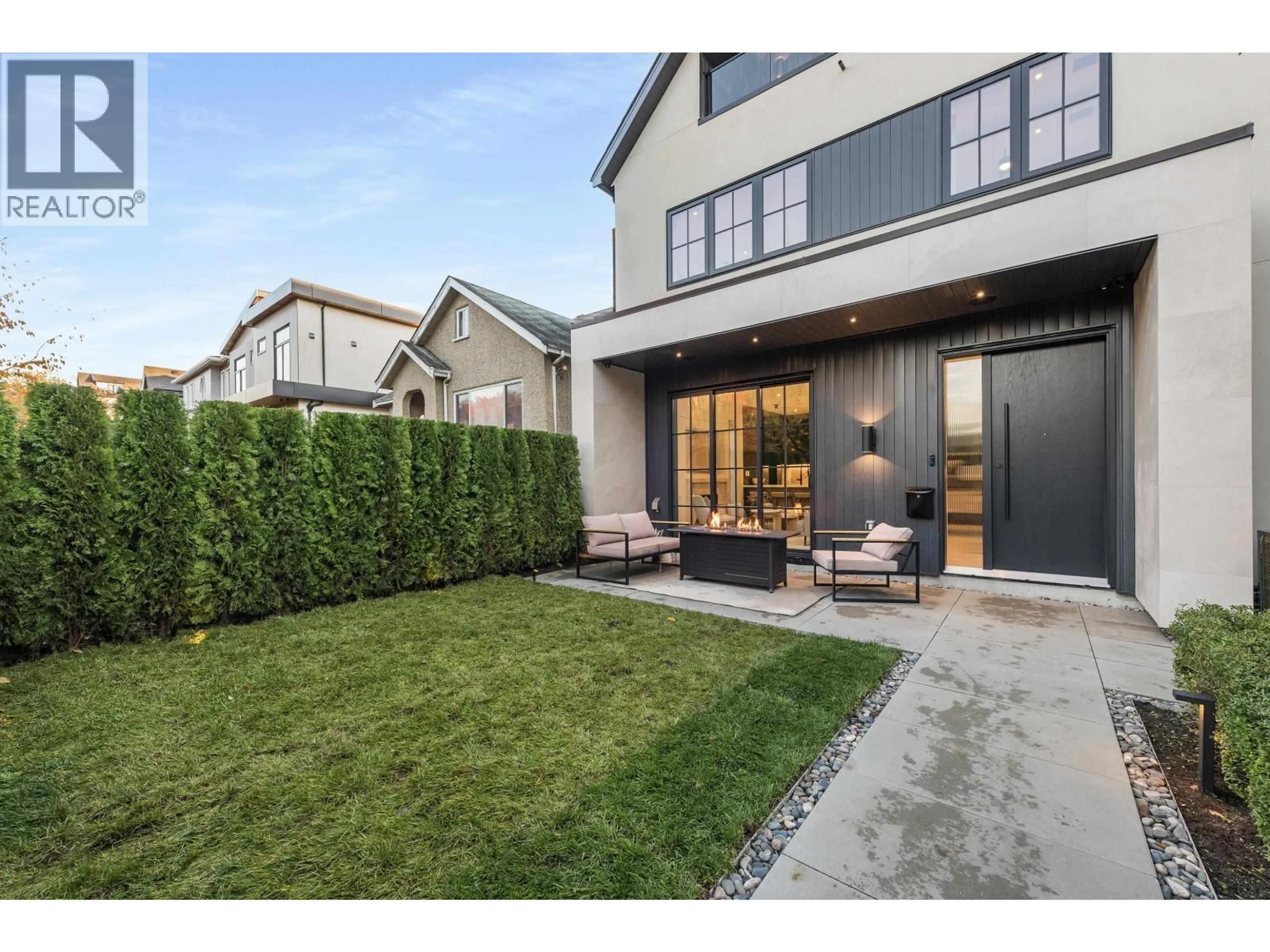 Unknown for 1 - 240 37TH AVENUE, Vancouver British Columbia V5W1E6