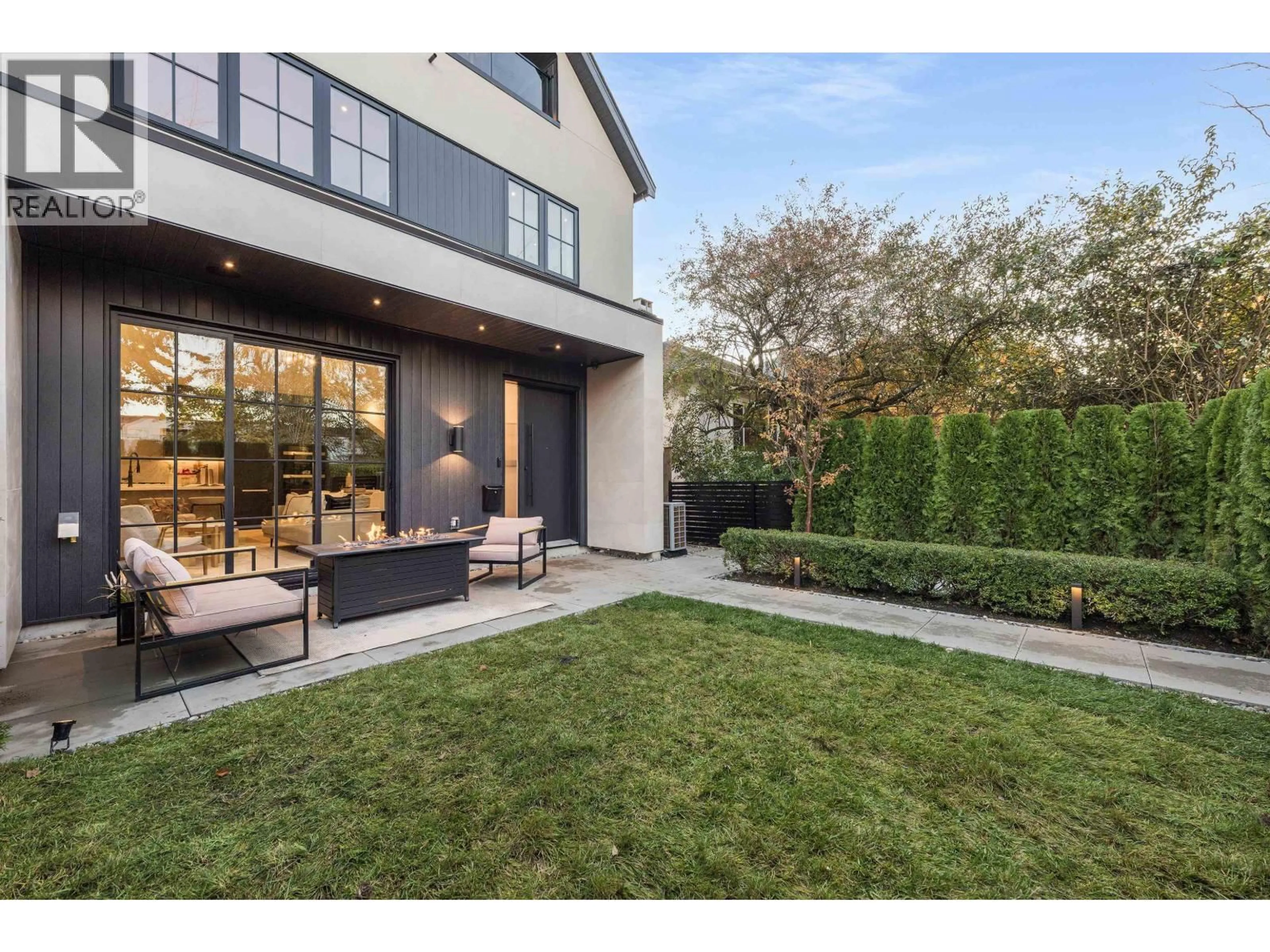 Patio, street for 1 - 240 37TH AVENUE, Vancouver British Columbia V5W1E6