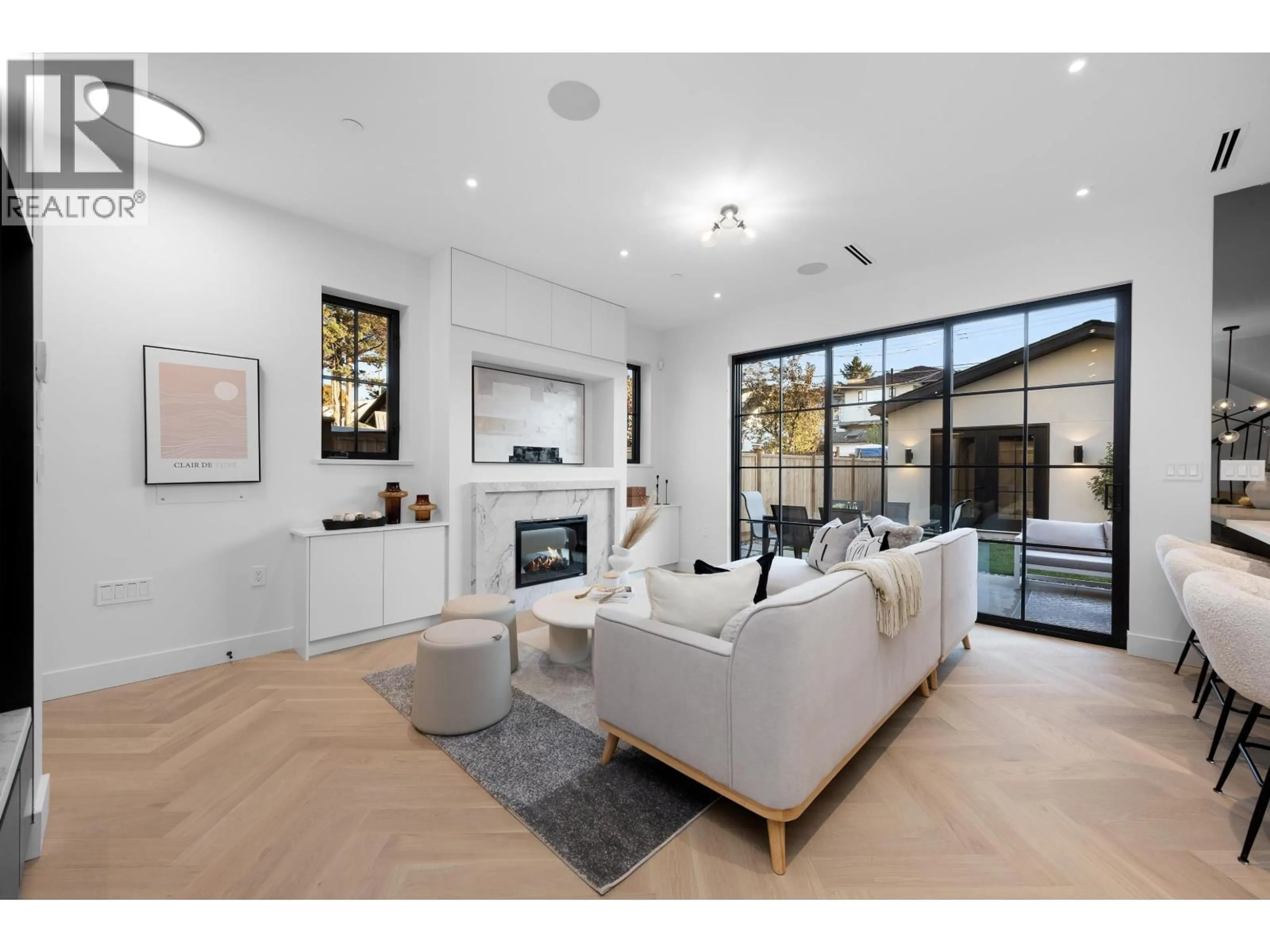 Living room with furniture, unknown for 2 - 240 37TH AVENUE, Vancouver British Columbia V5W1E6