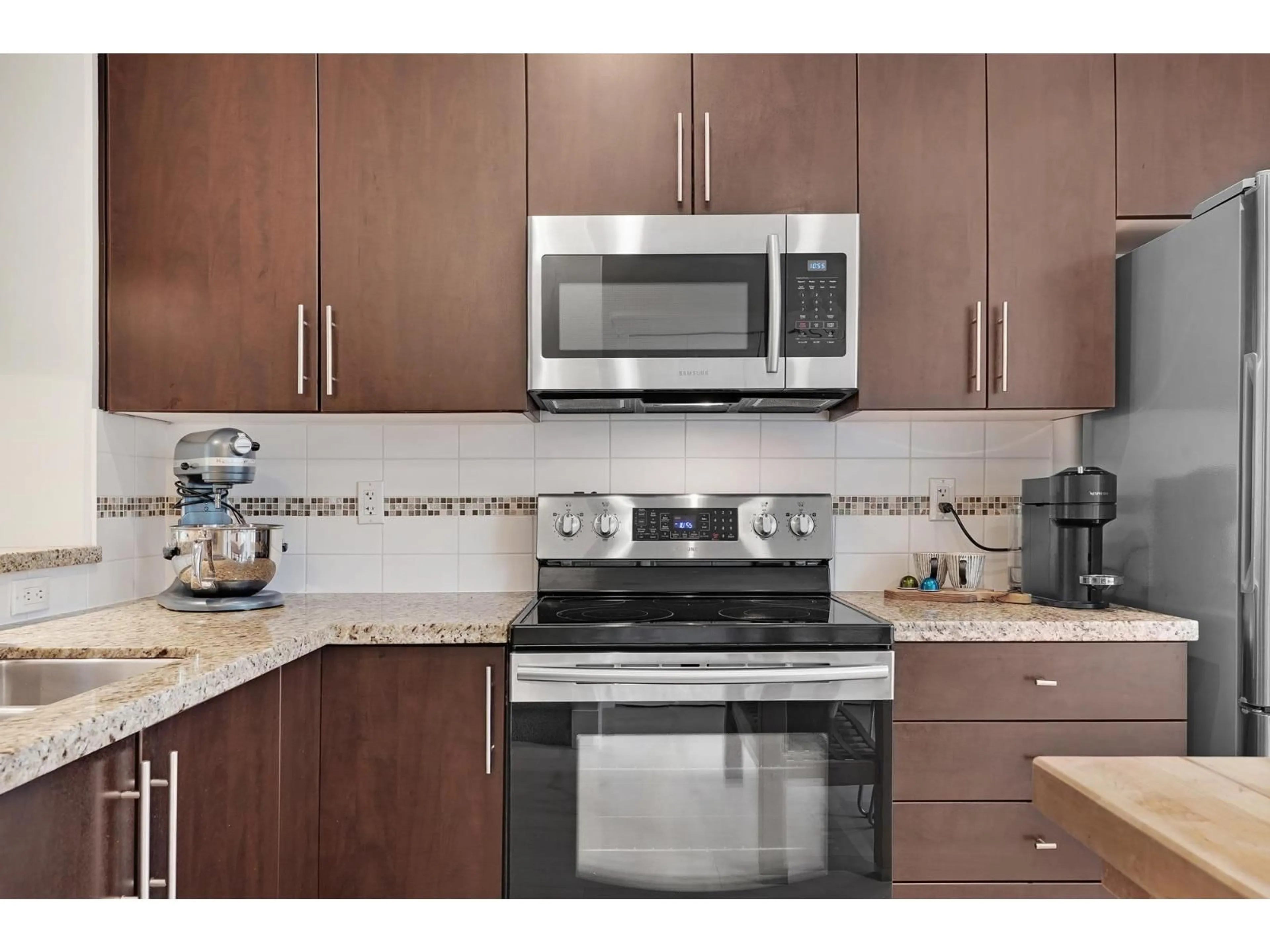 Standard kitchen, unknown for 73 - 15405 31, Surrey British Columbia V3Z2W5