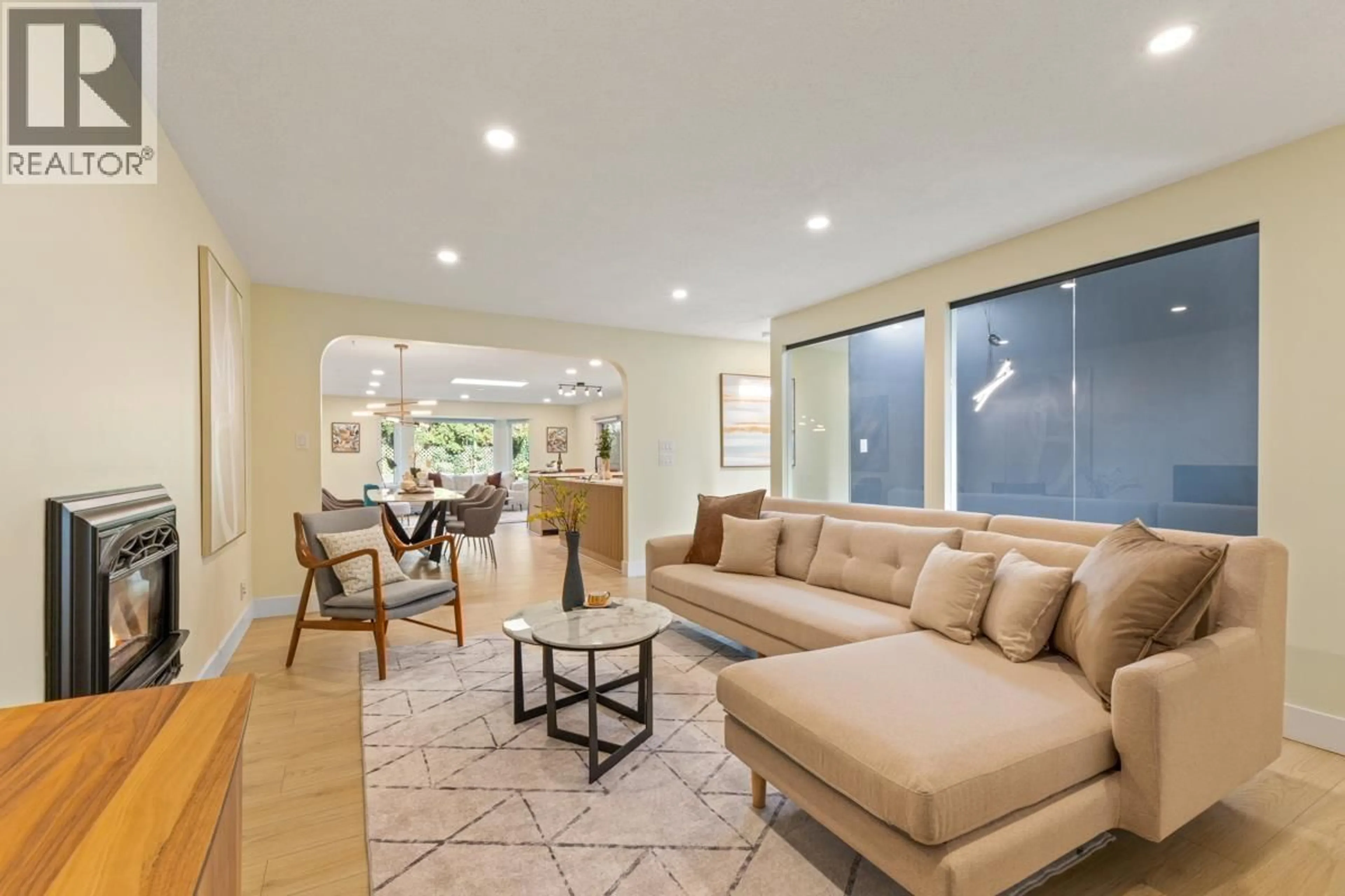 Living room with furniture, ceramic/tile floor for 2518 SWINBURNE AVENUE, North Vancouver British Columbia V7H1L5