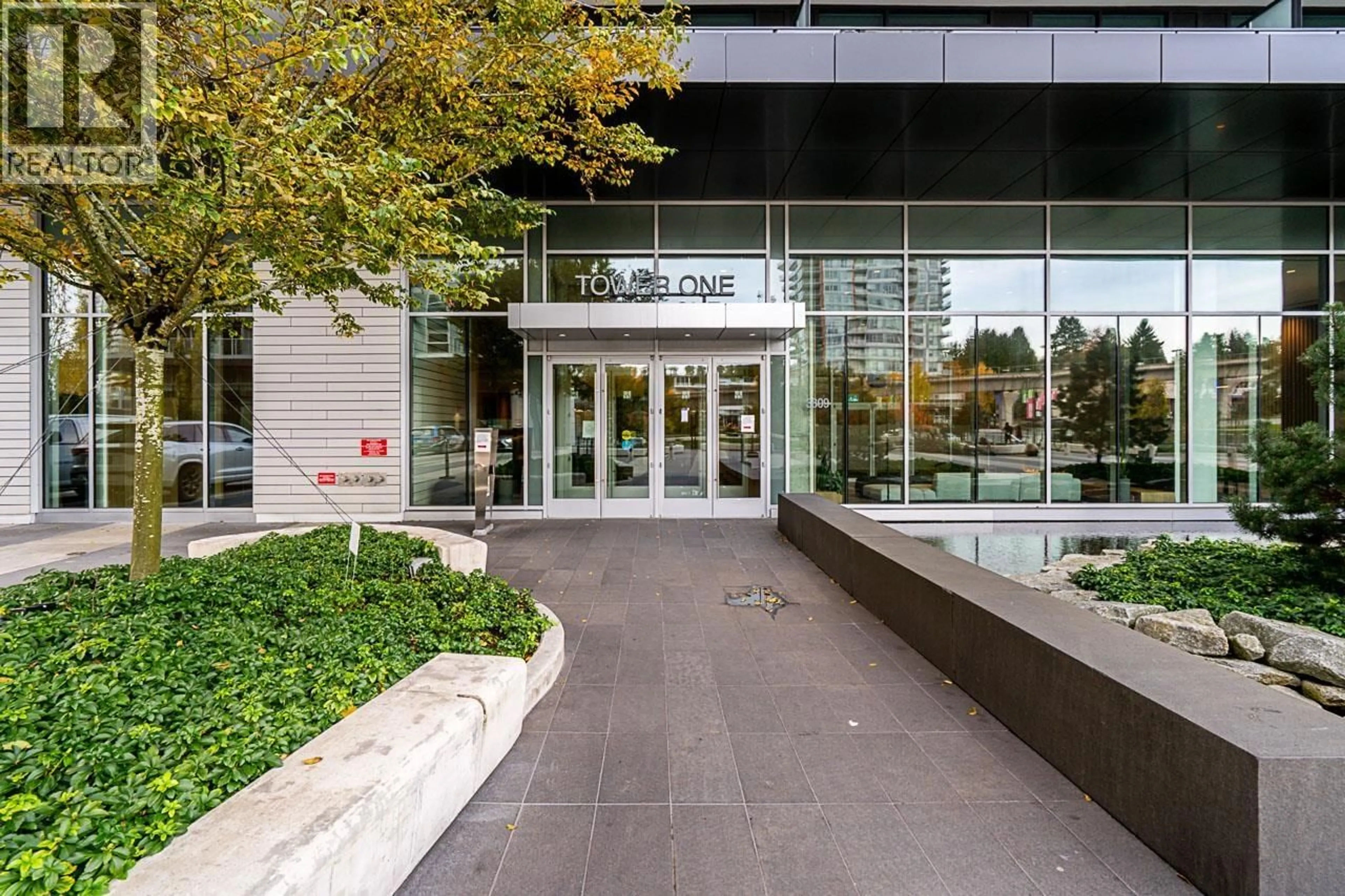 Indoor foyer for 1410 - 3809 EVERGREEN PLACE, Burnaby British Columbia V3J0M1