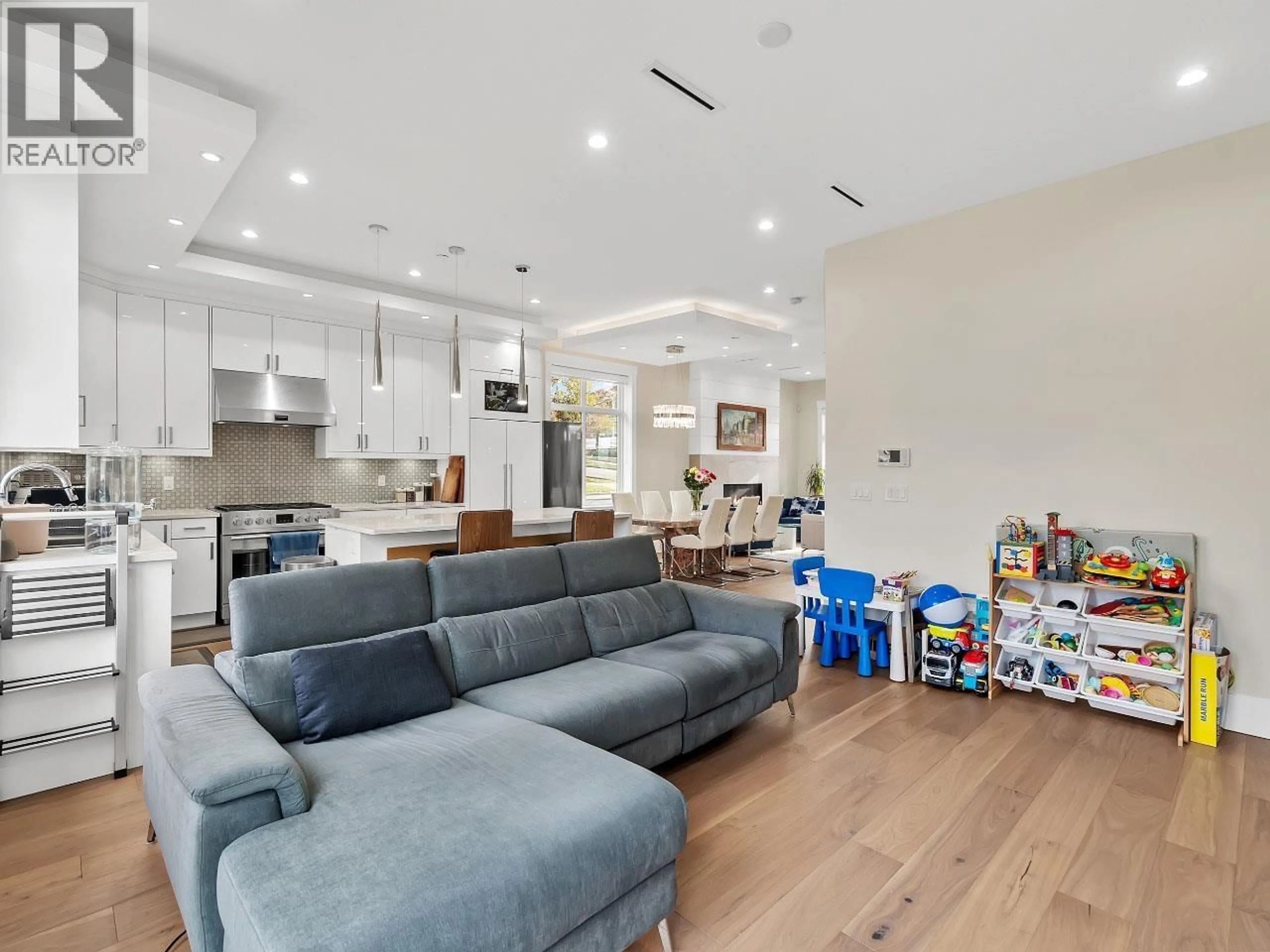 Unknown for 2699 7TH AVENUE, Vancouver British Columbia V5M3E1