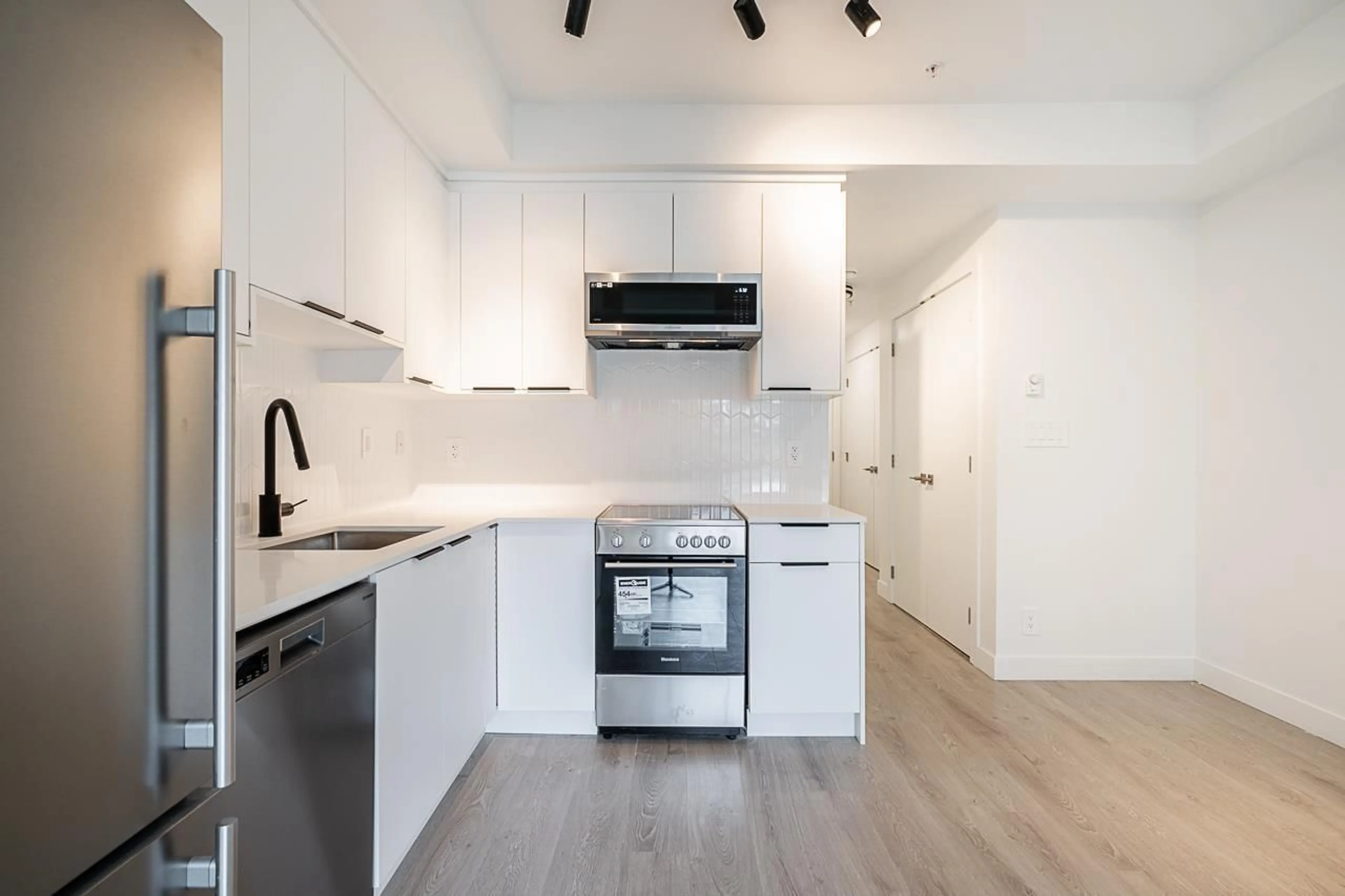 Open concept kitchen, unknown for 214 - 10616 132, Surrey British Columbia V3T0T3