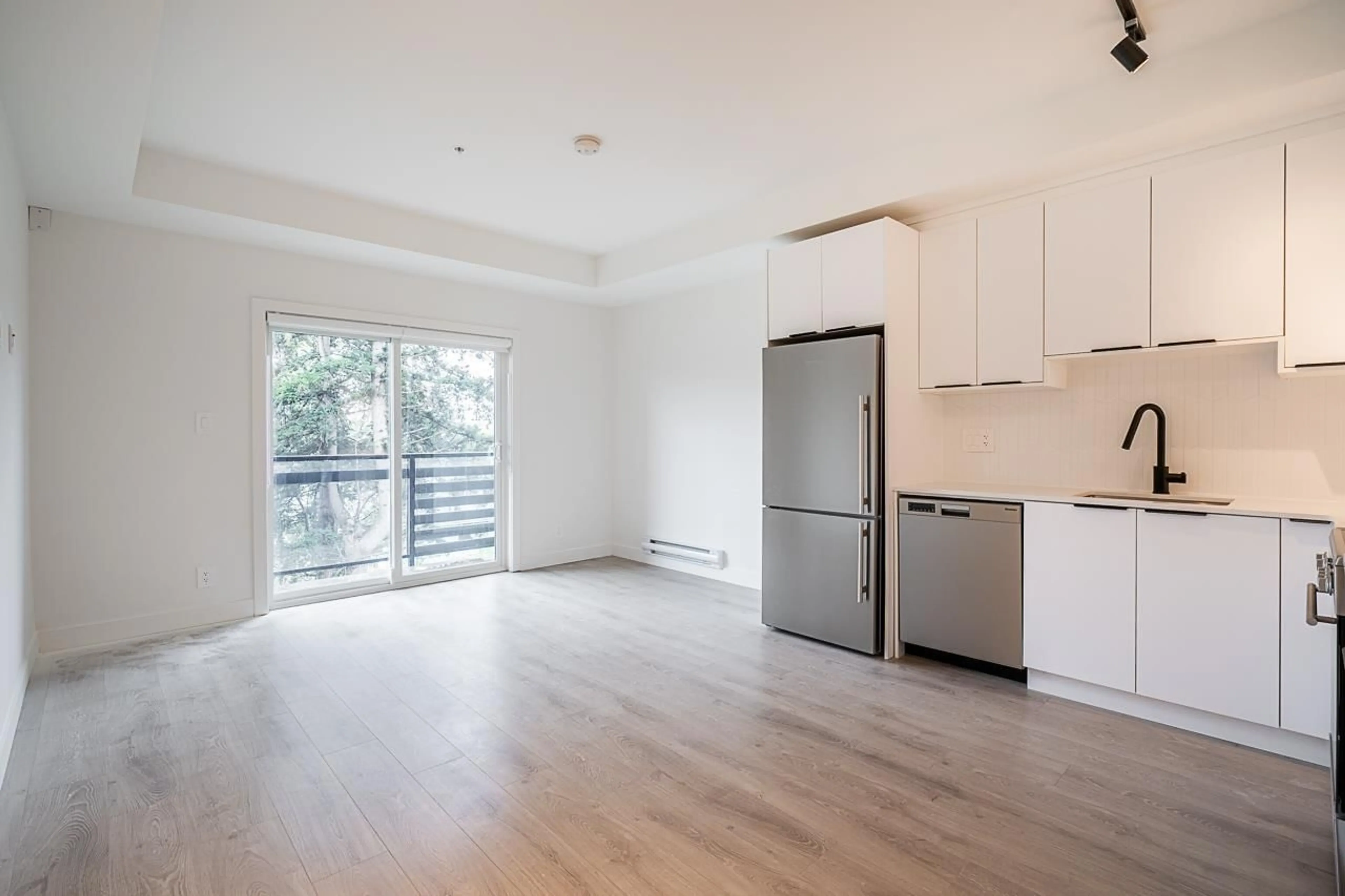 Unknown for 214 - 10616 132, Surrey British Columbia V3T0T3