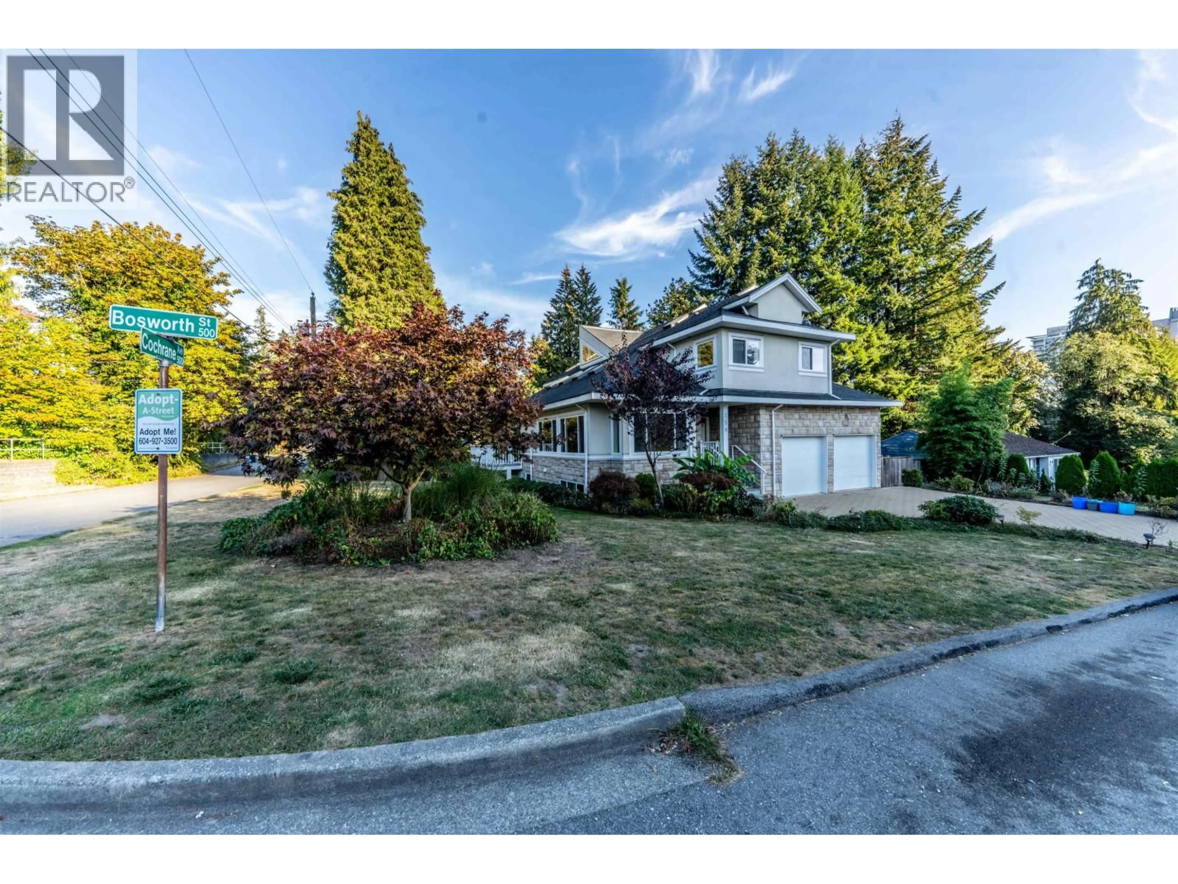 A pic from outside/outdoor area/front of a property/back of a property/a pic from drone, street for 559 BOSWORTH STREET, Coquitlam British Columbia V3J3V1