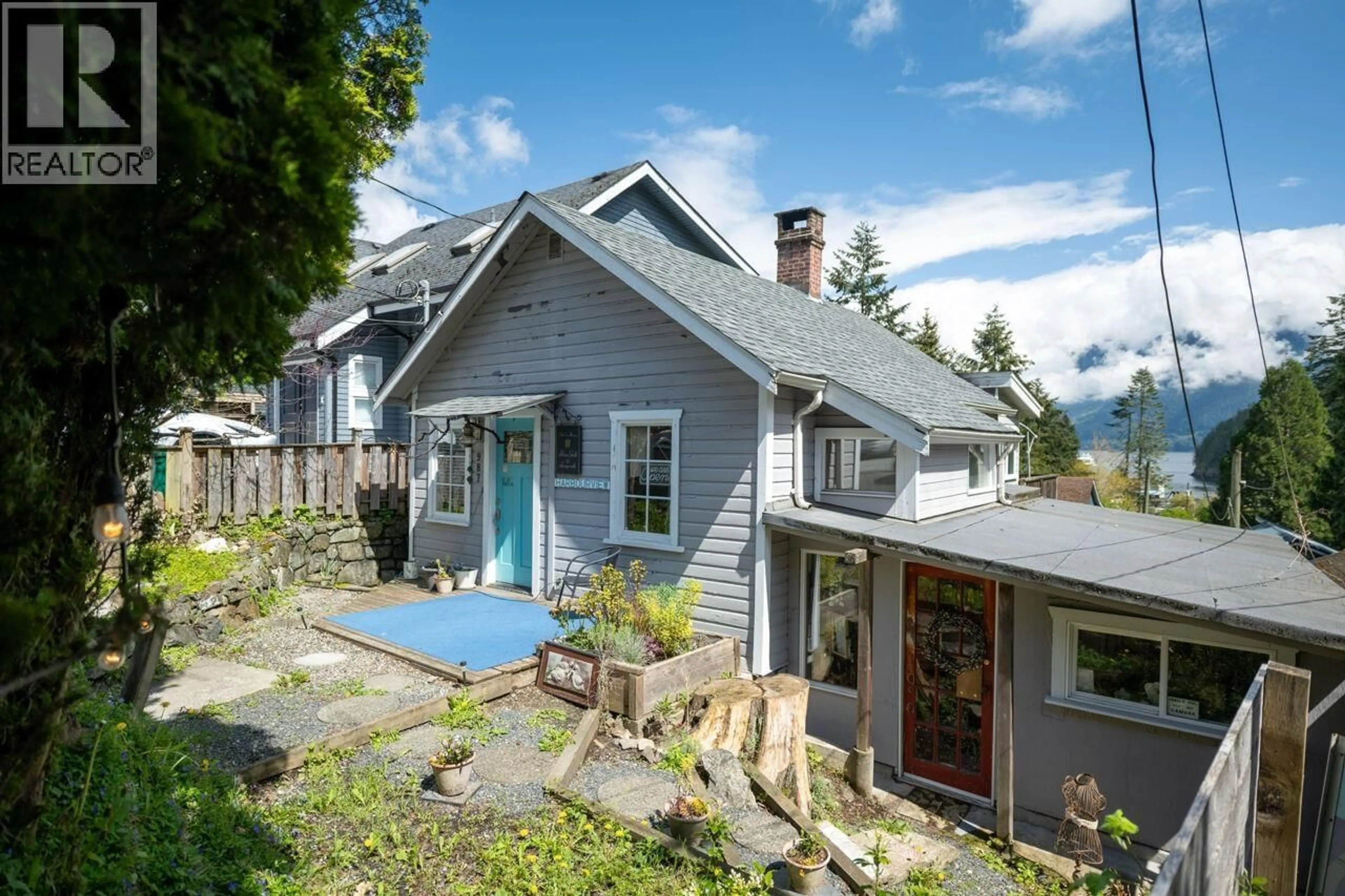 Home with vinyl exterior material, unknown for 987 DORMAN ROAD, Bowen Island British Columbia V0N1G1