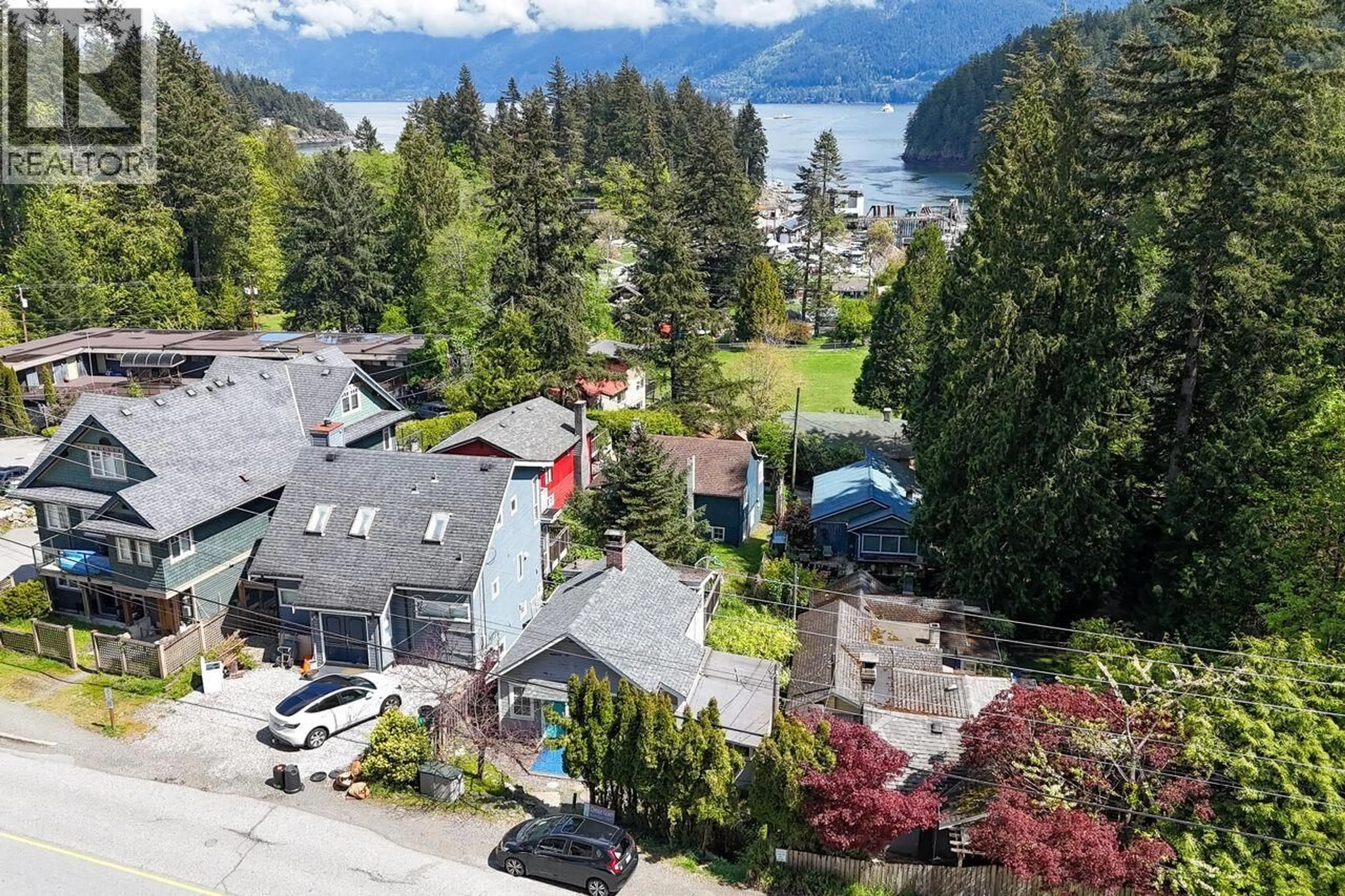 A pic from outside/outdoor area/front of a property/back of a property/a pic from drone, water/lake/river/ocean view for 987 DORMAN ROAD, Bowen Island British Columbia V0N1G1