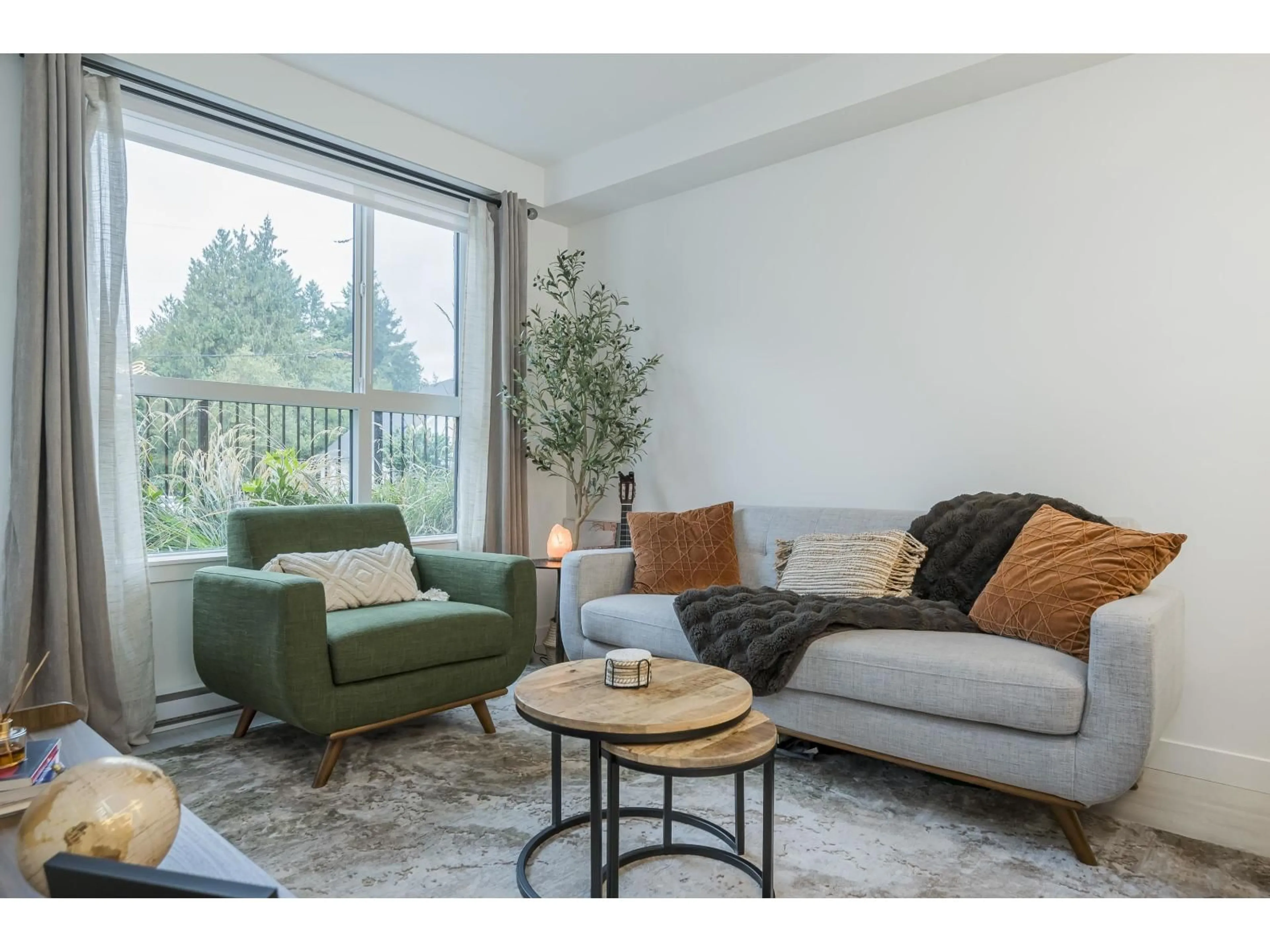 Living room with furniture, wood/laminate floor for 106 - 5504 BRYDON, Langley British Columbia V3A0R3