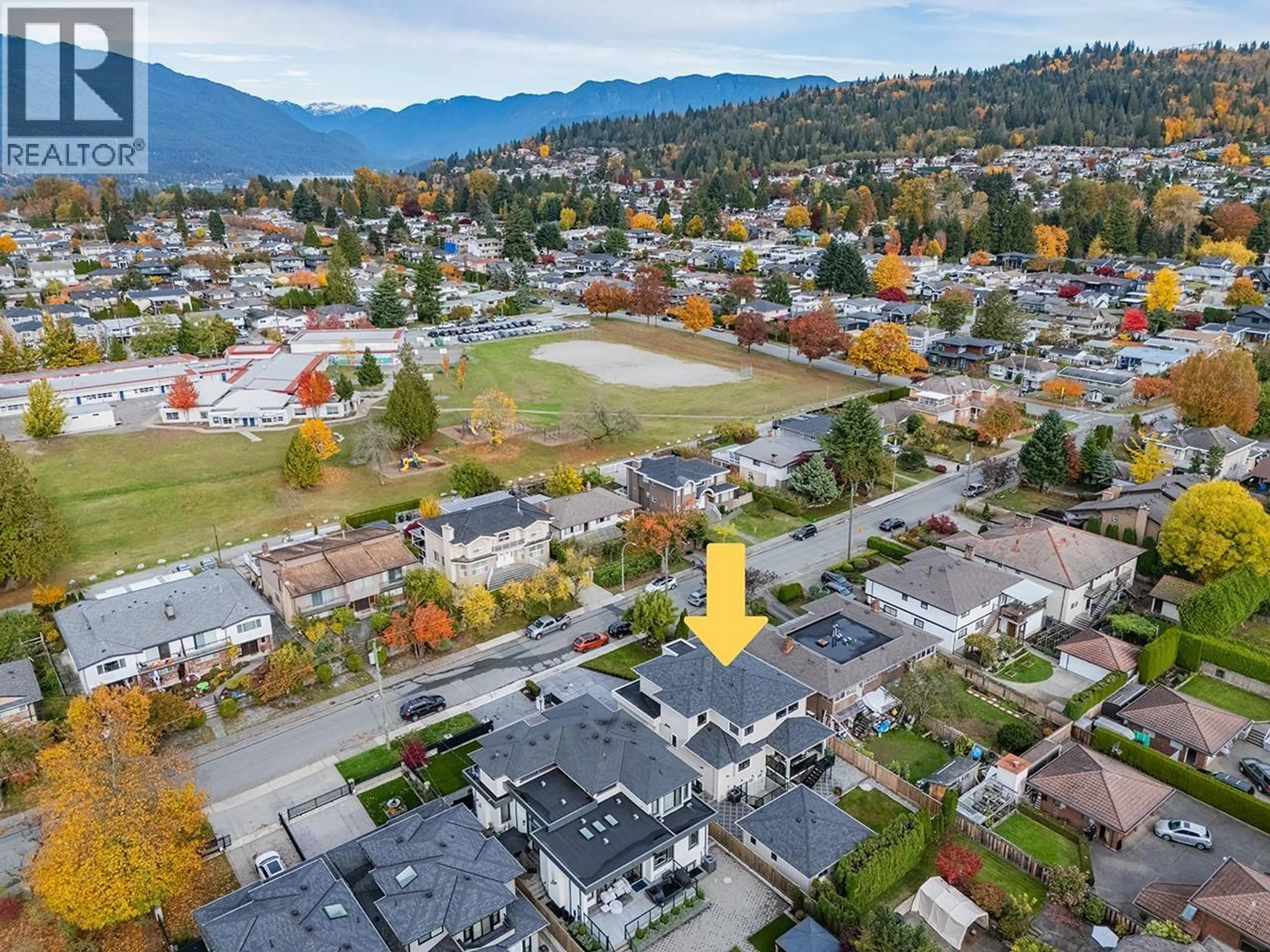 A pic from outside/outdoor area/front of a property/back of a property/a pic from drone, mountain view for 6902 KITCHENER STREET, Burnaby British Columbia V5B2J9