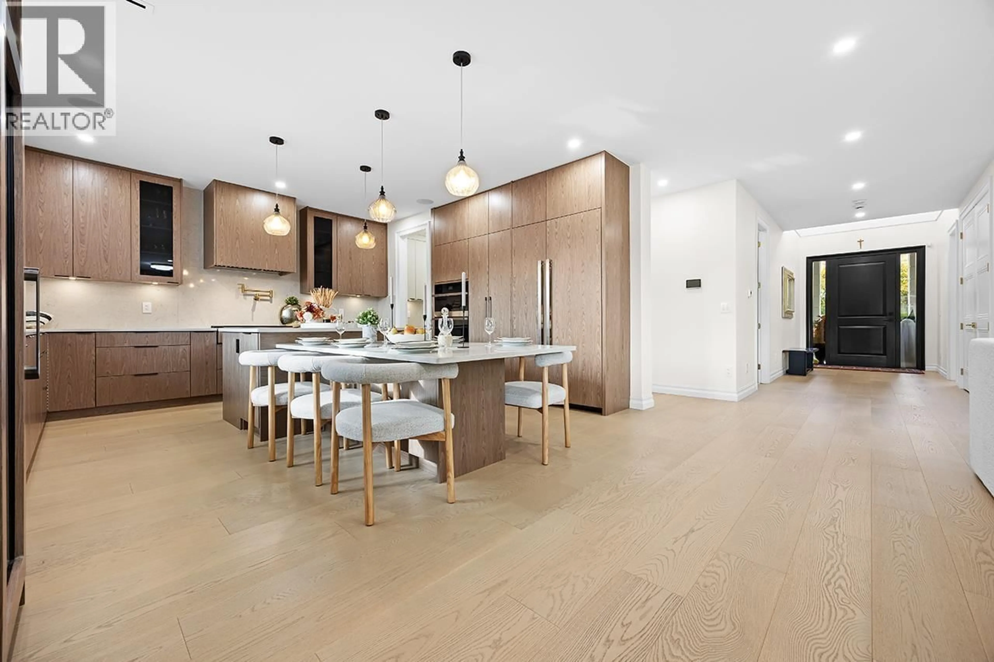 Open concept kitchen, ceramic/tile floor for 6902 KITCHENER STREET, Burnaby British Columbia V5B2J9