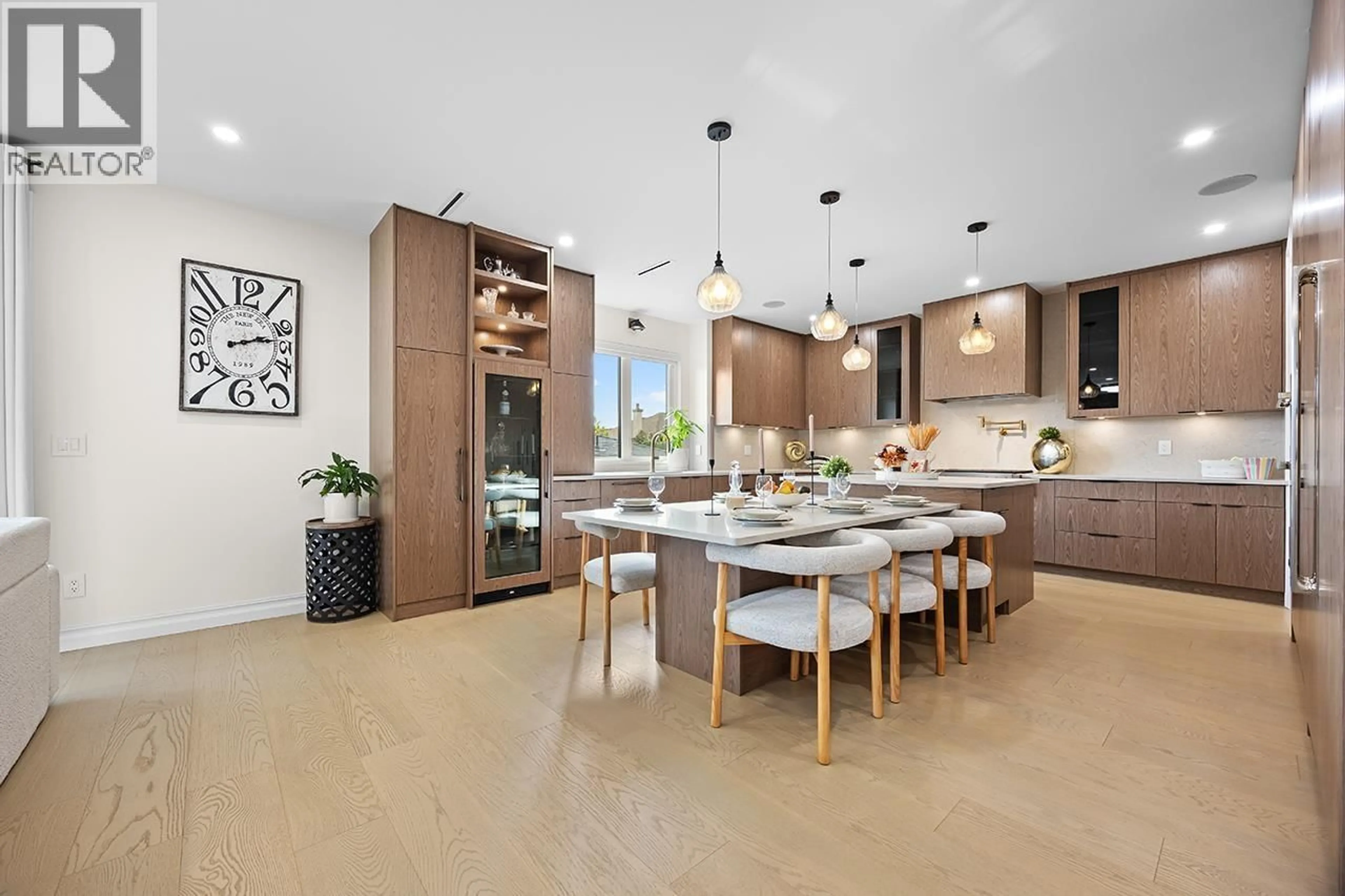 Open concept kitchen, ceramic/tile floor for 6902 KITCHENER STREET, Burnaby British Columbia V5B2J9