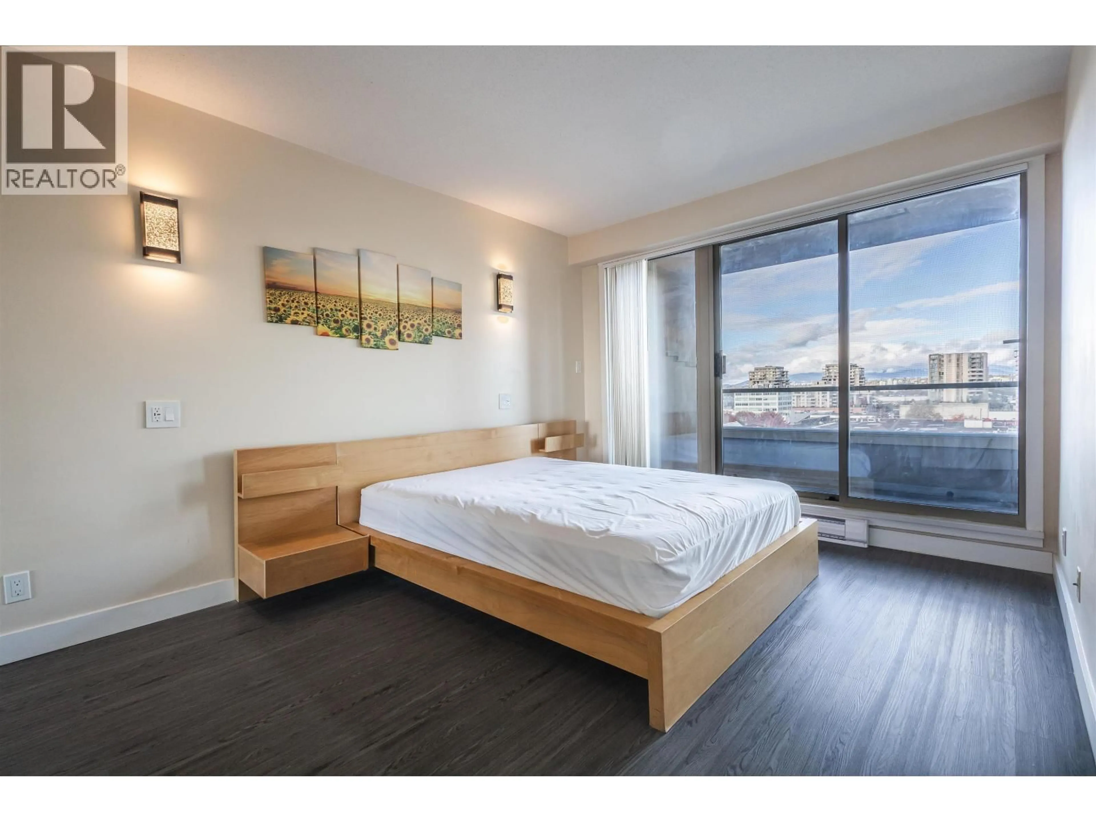 Bedroom with bed, wood/laminate floor for 908 - 8297 SABA ROAD, Richmond British Columbia V6Y4B5