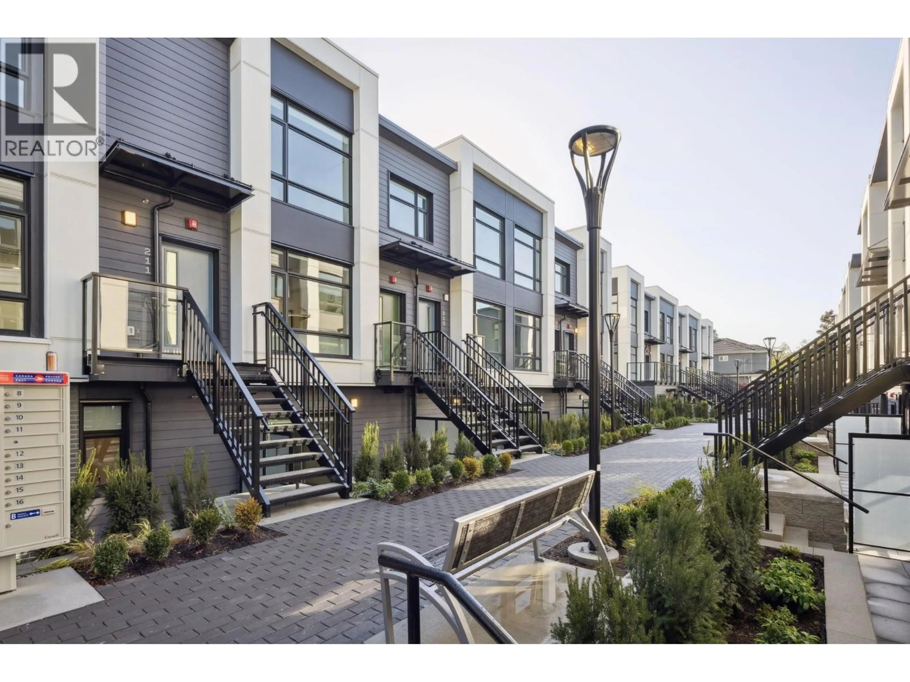 Patio, street for 211 - 1008 47TH STREET, Vancouver British Columbia V6M0E3