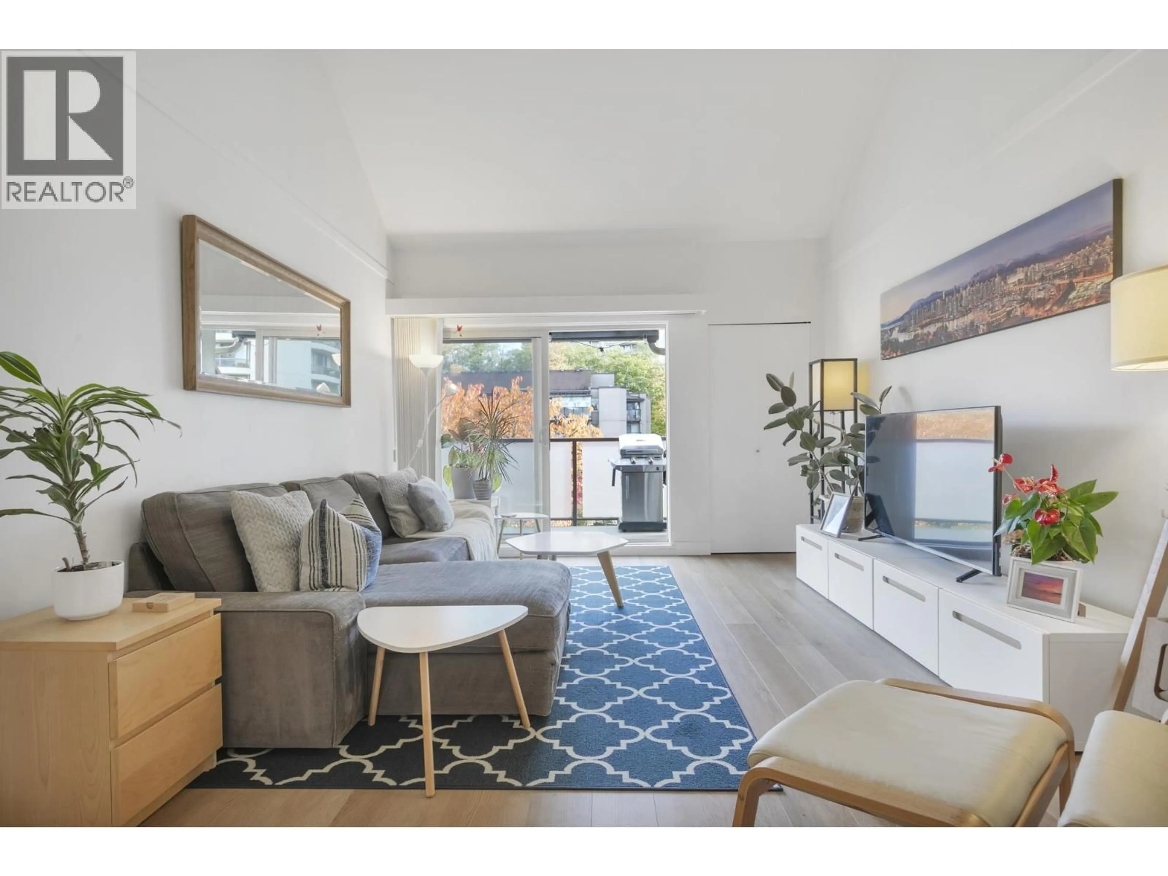 Living room with furniture, unknown for 322 - 4363 HALIFAX STREET, Burnaby British Columbia V5C5Z3