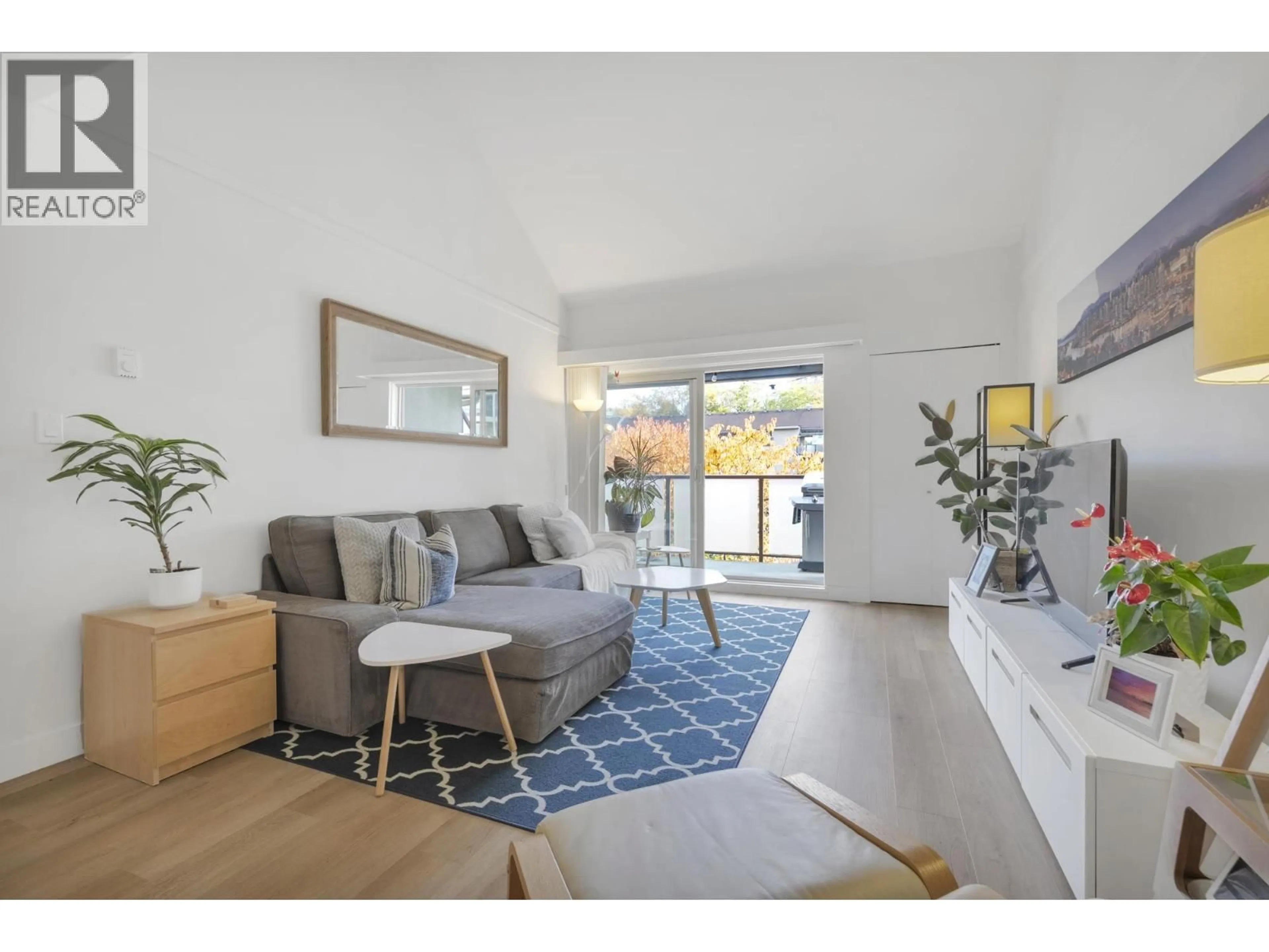 Living room with furniture, unknown for 322 - 4363 HALIFAX STREET, Burnaby British Columbia V5C5Z3