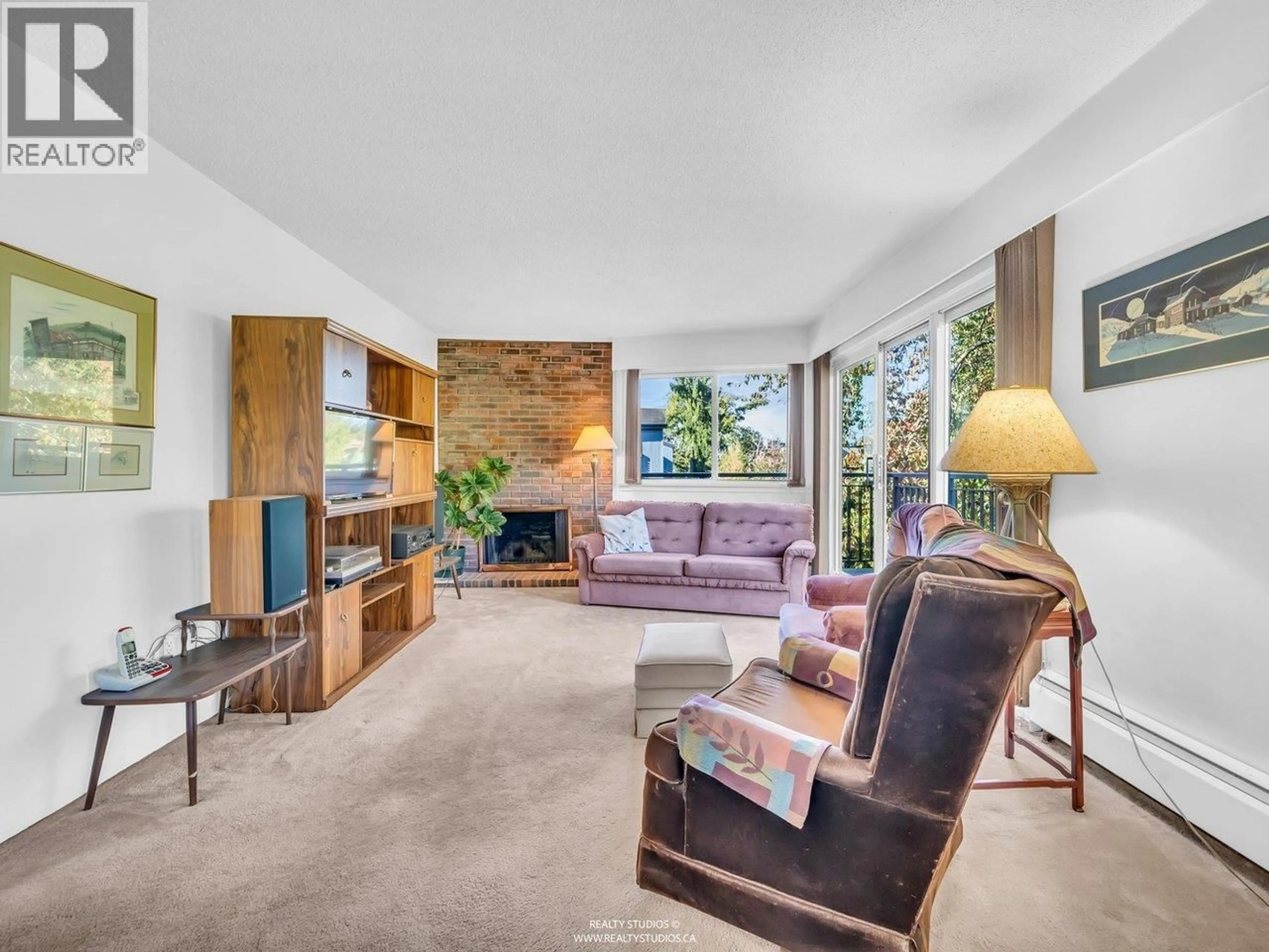 Living room with furniture, unknown for 311 - 2121 6TH AVENUE, Vancouver British Columbia V6K1V5