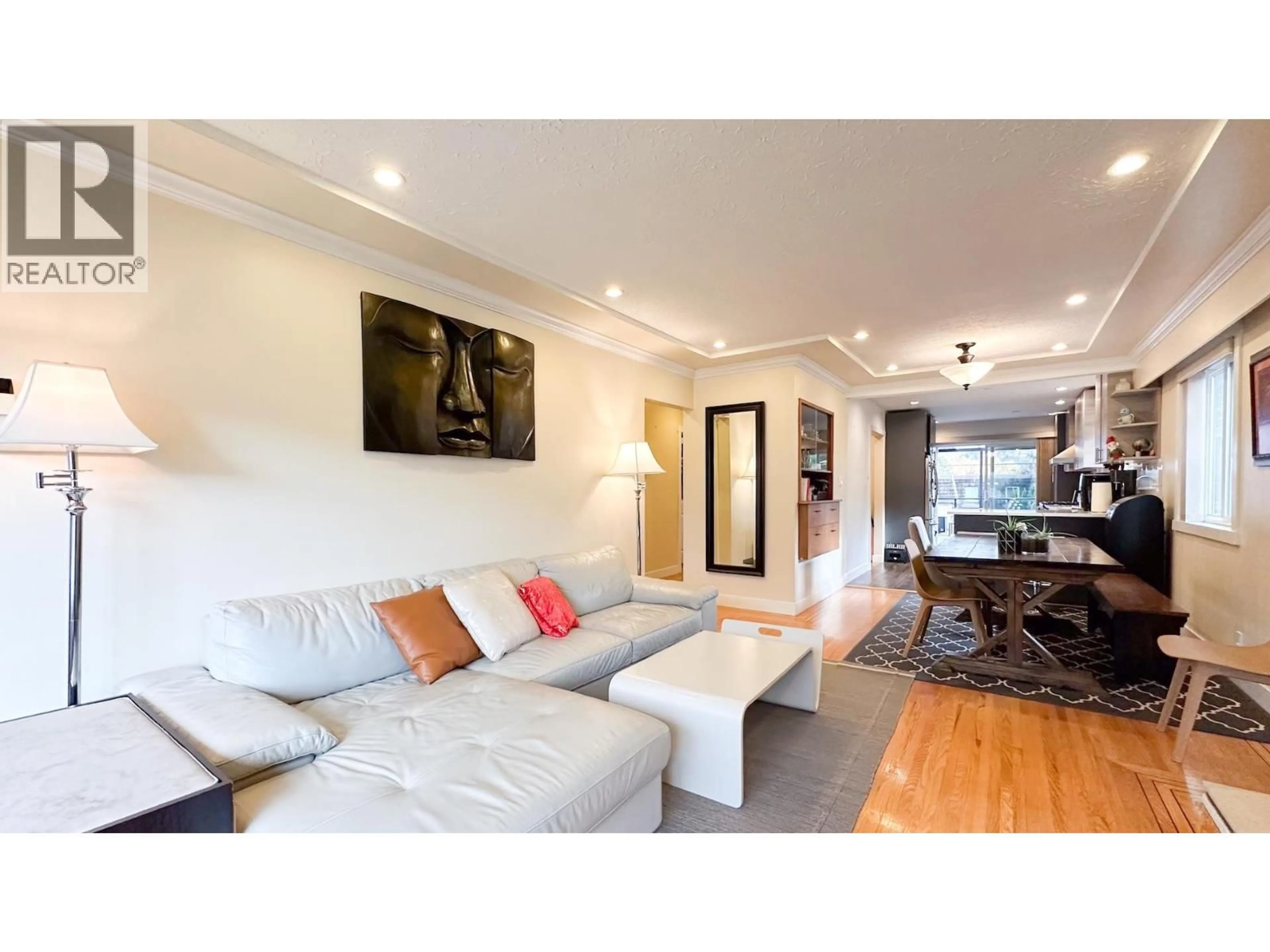 Living room with furniture, wood/laminate floor for 56 WARWICK AVENUE, Burnaby British Columbia V5B3X3